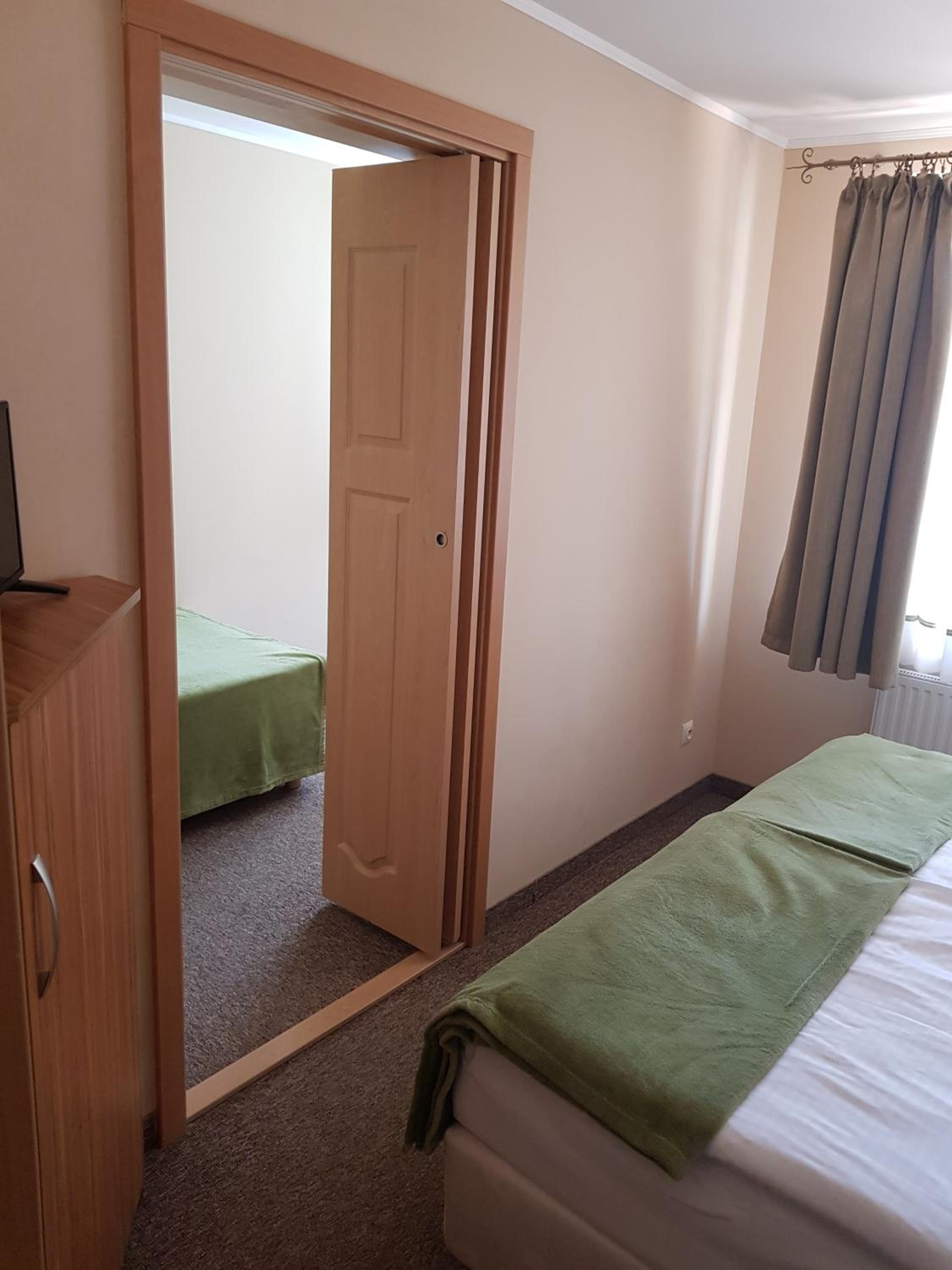 Comfort Triple Room with Shower photo 3