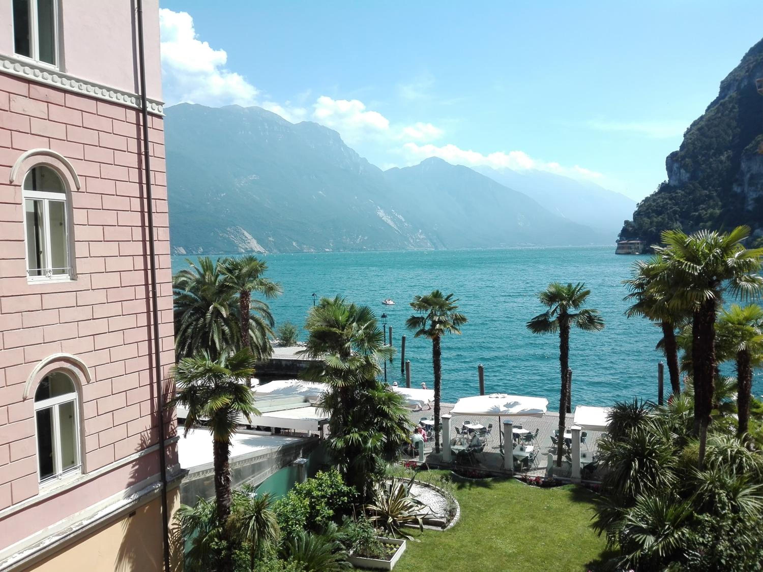 One-Bedroom Apartment with Lake View - Photo 9