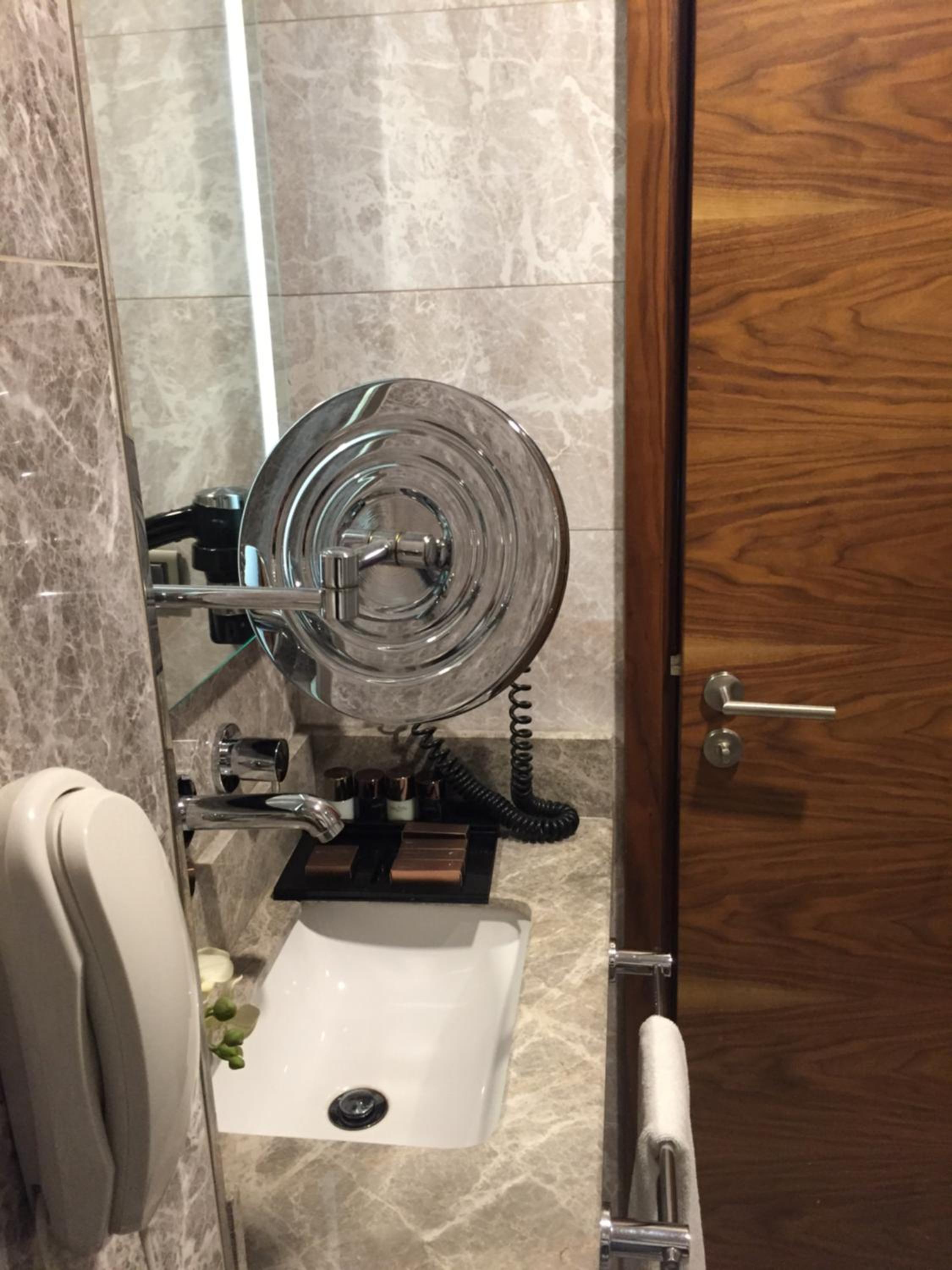 Deluxe King Room photo 2