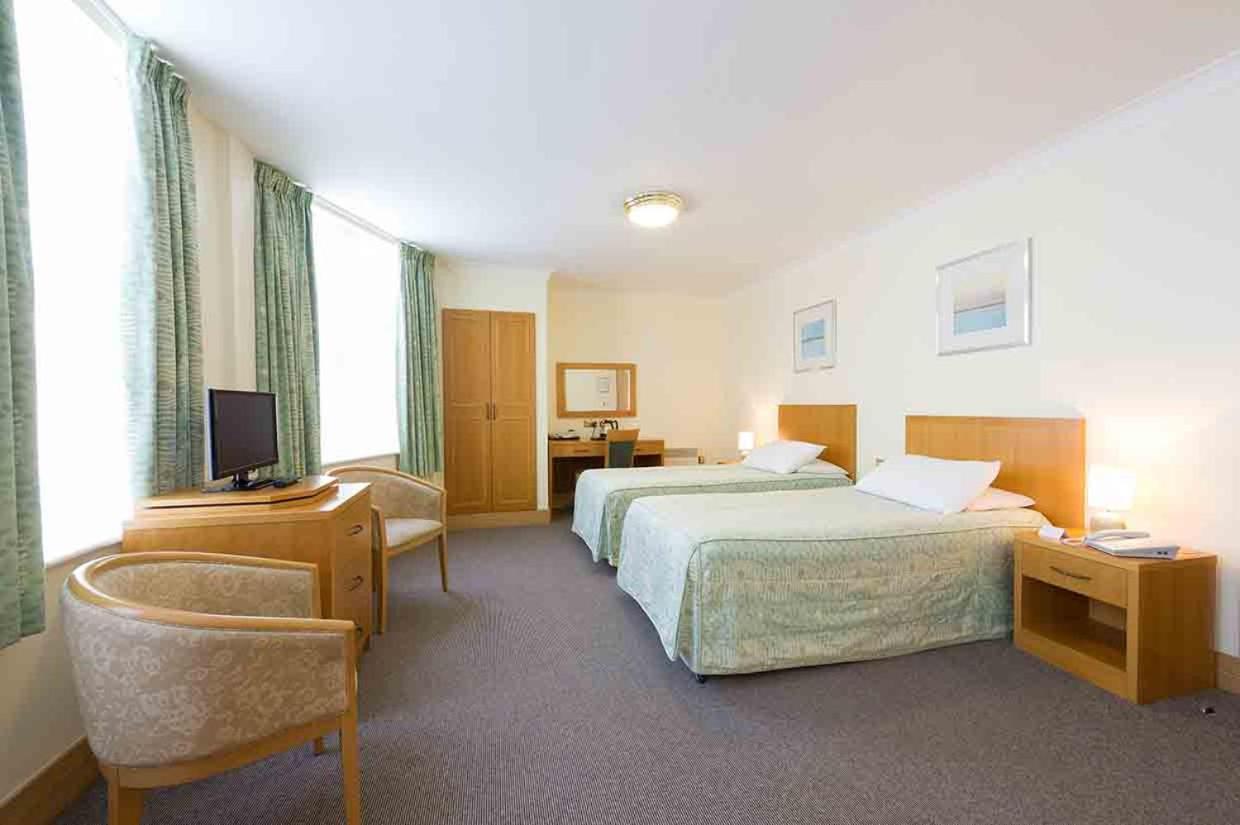 Standard Twin Room - Photo 1
