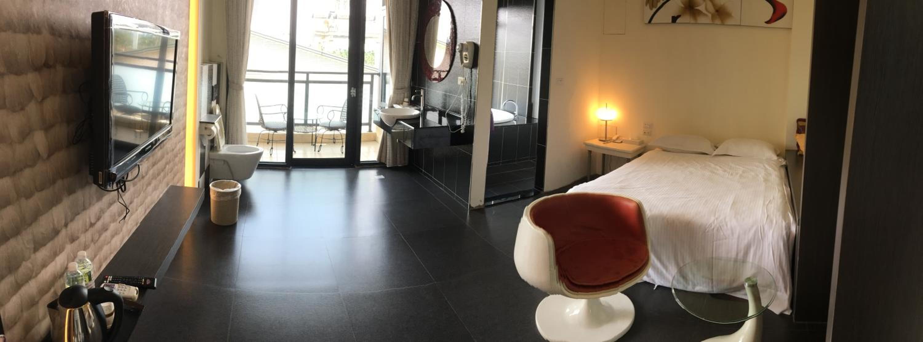 Deluxe Double Room with Bath photo 2