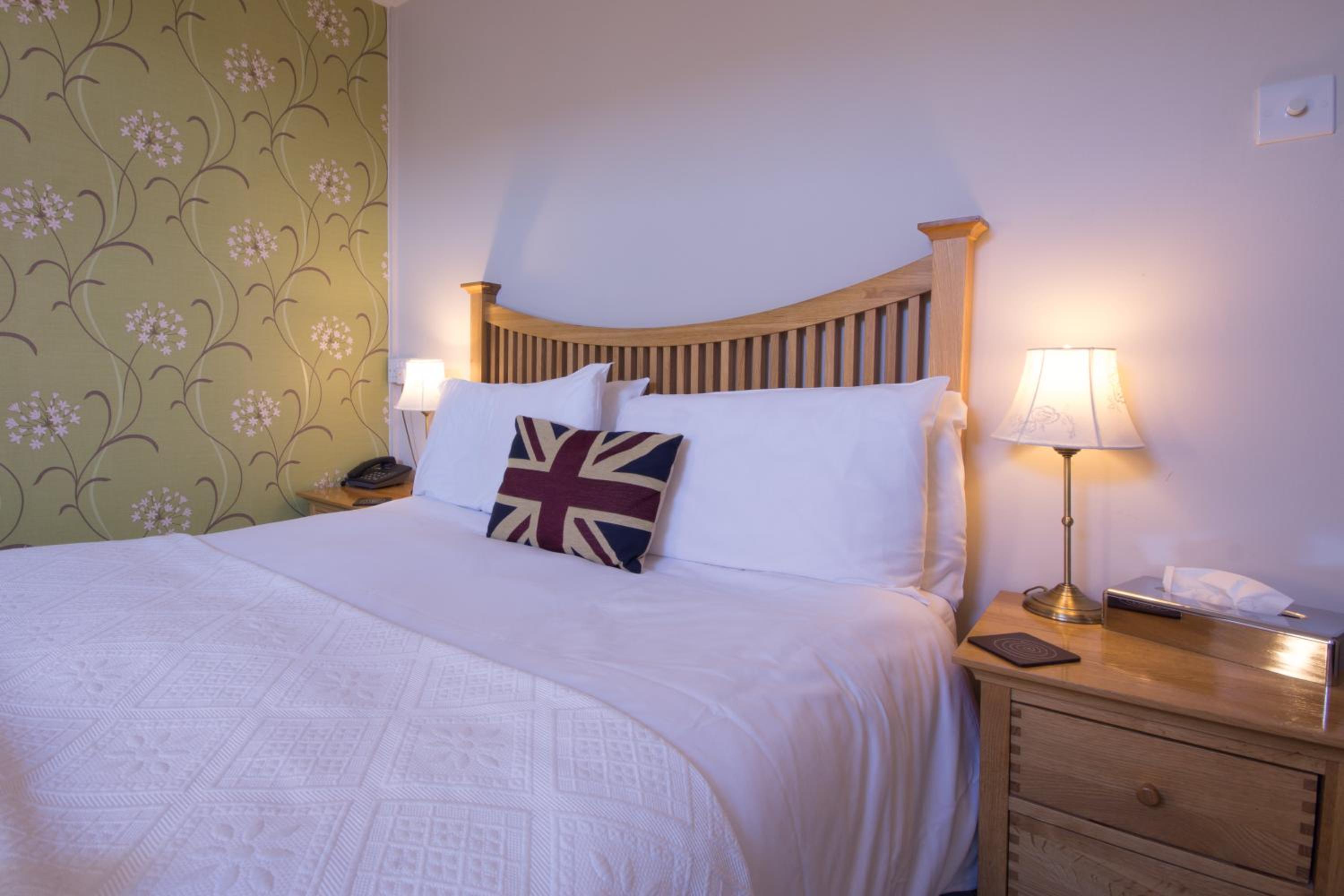 Standard Double Room with bath and shower photo 3