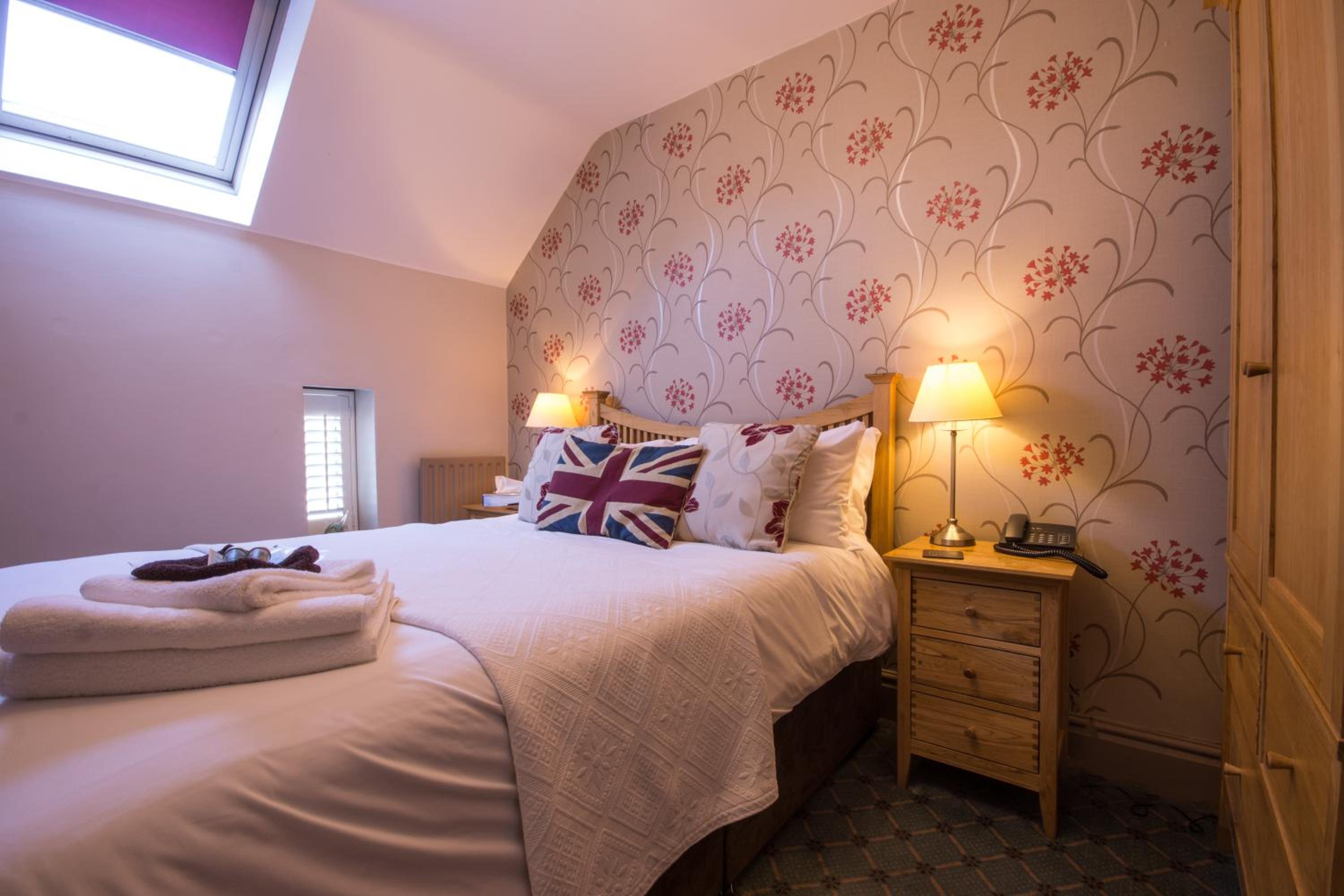 Standard Double Room with Private Bathroom
