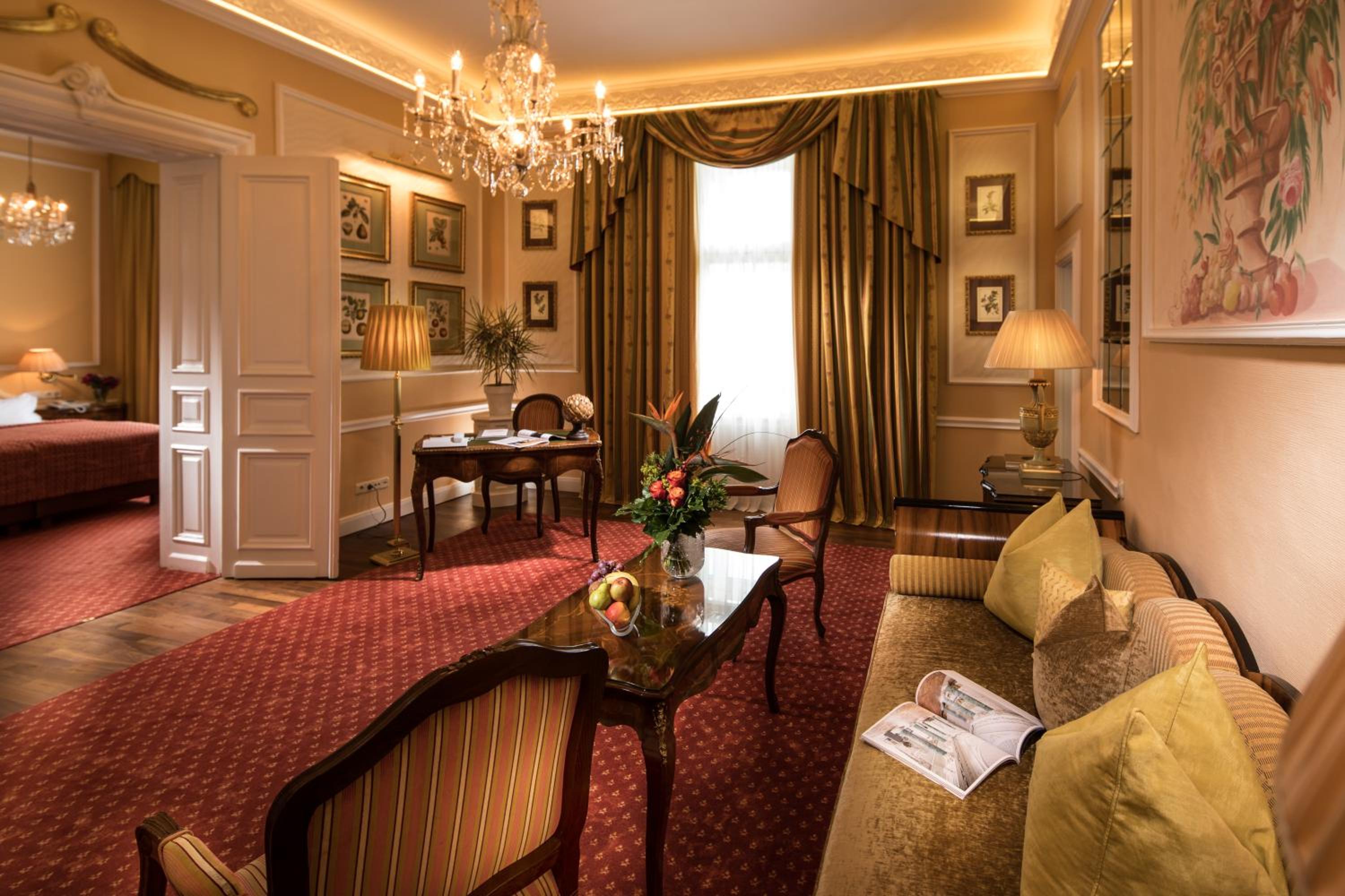 Luxury Suite - Photo 3