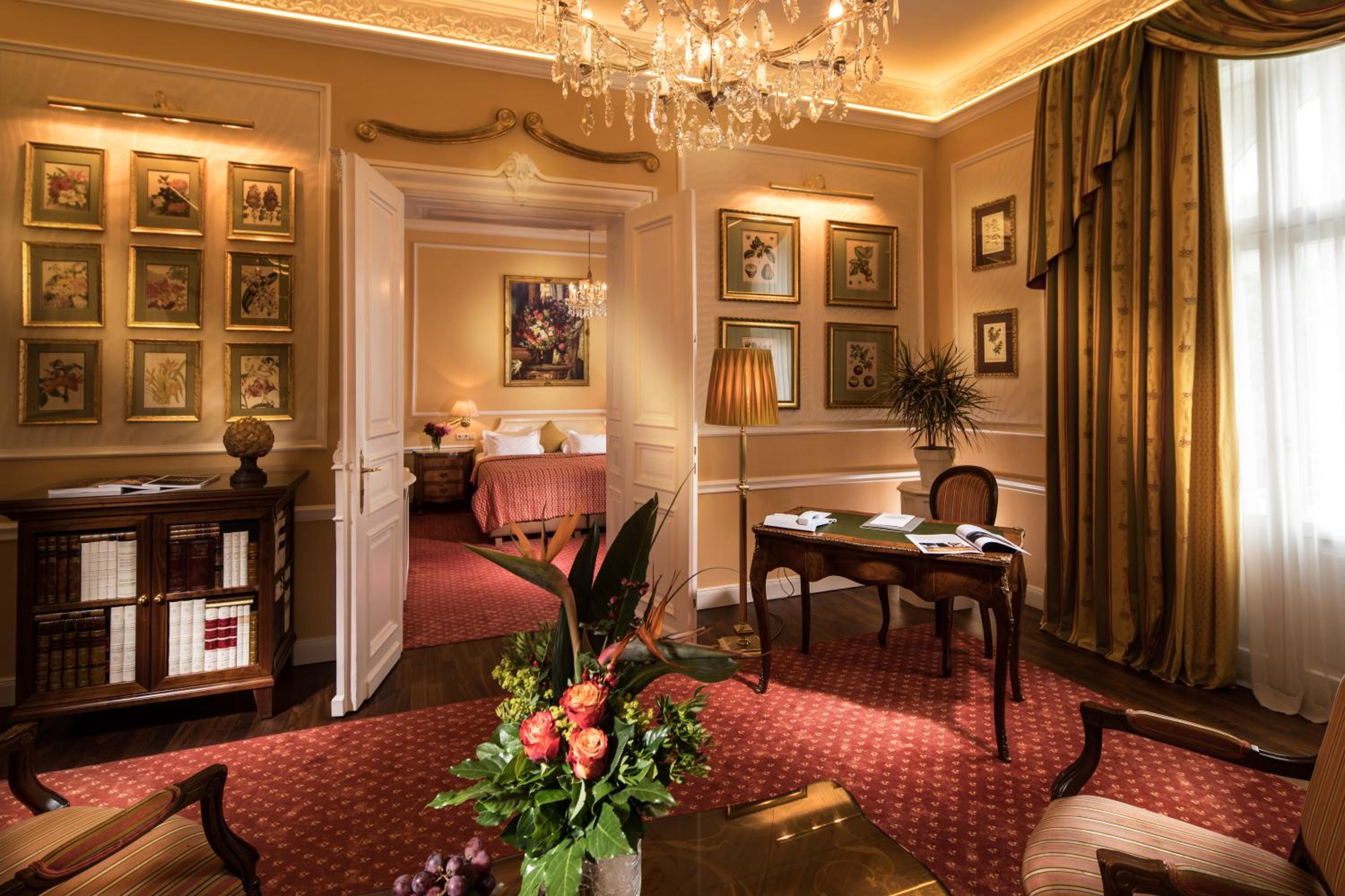 Luxury Suite - Photo 1