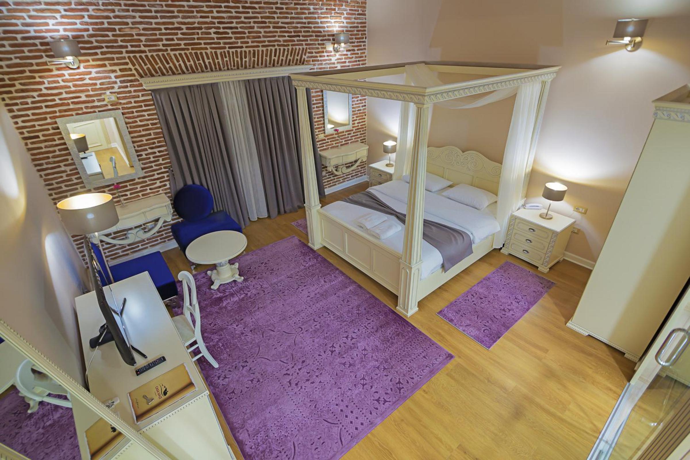Superior King Suite photo 3