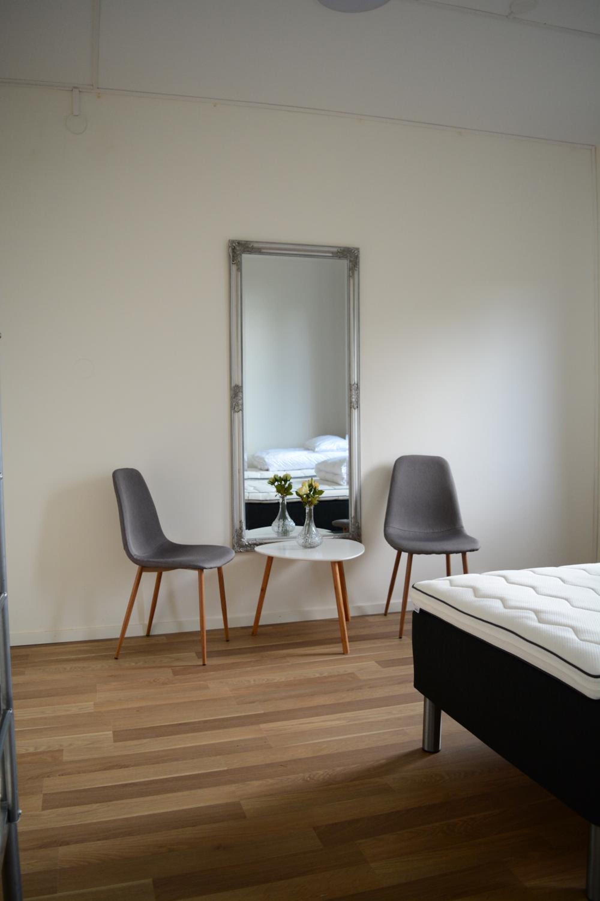 Twin Room with Shared Bathroom photo 2