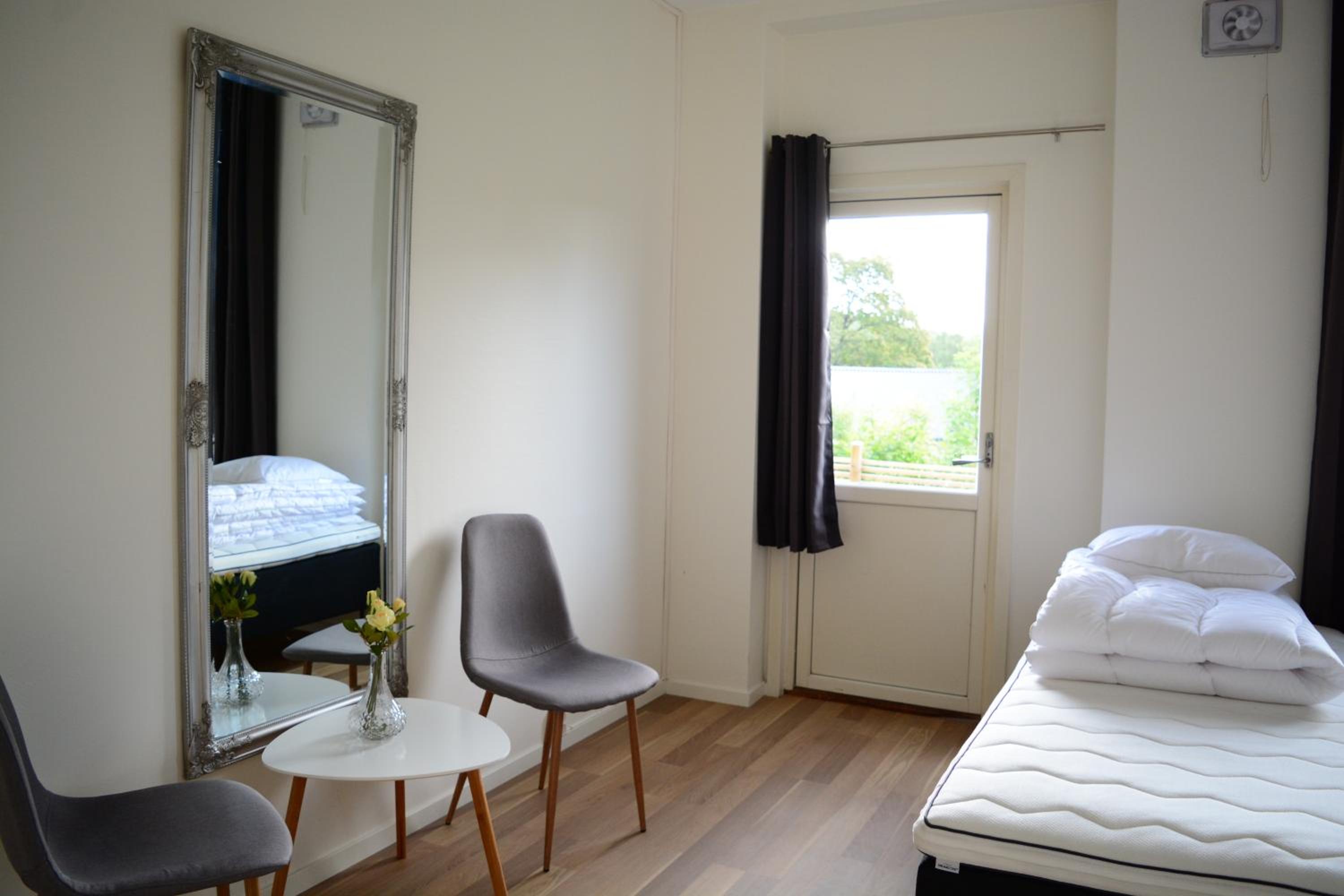 Triple Room with Shared Bathroom photo 3