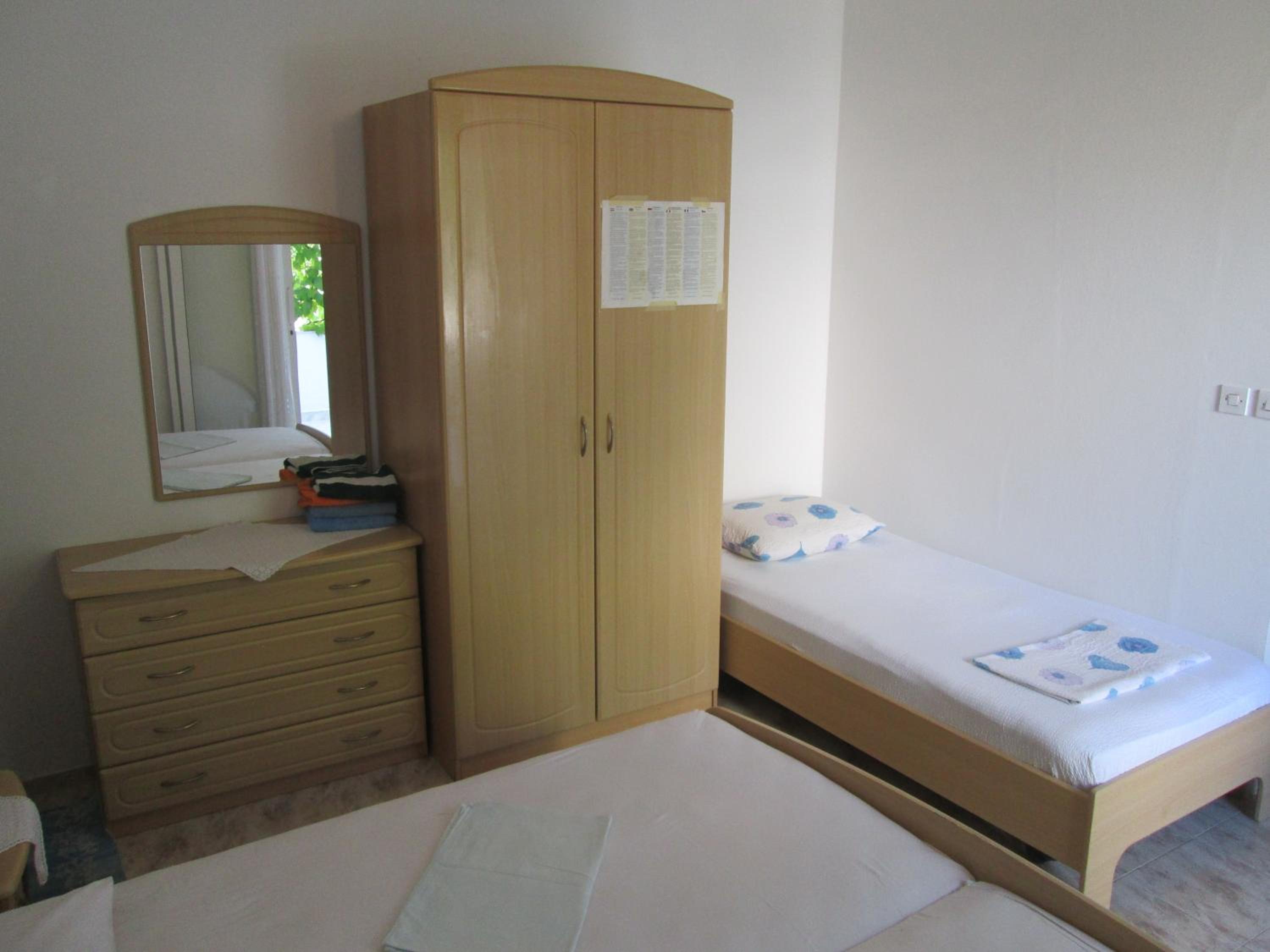 Studio Apartment - Photo 16