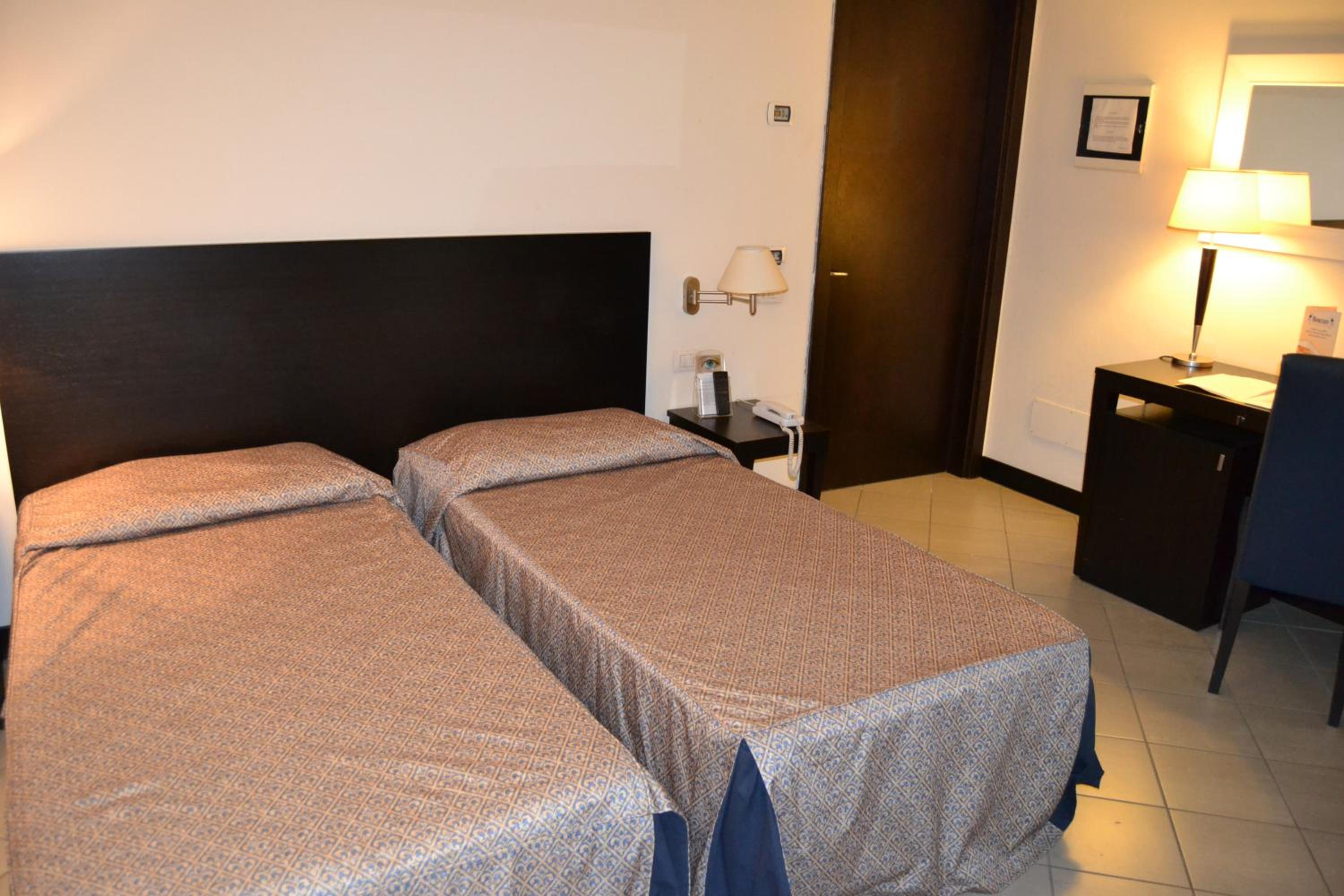 Double or Twin Room - Photo 7