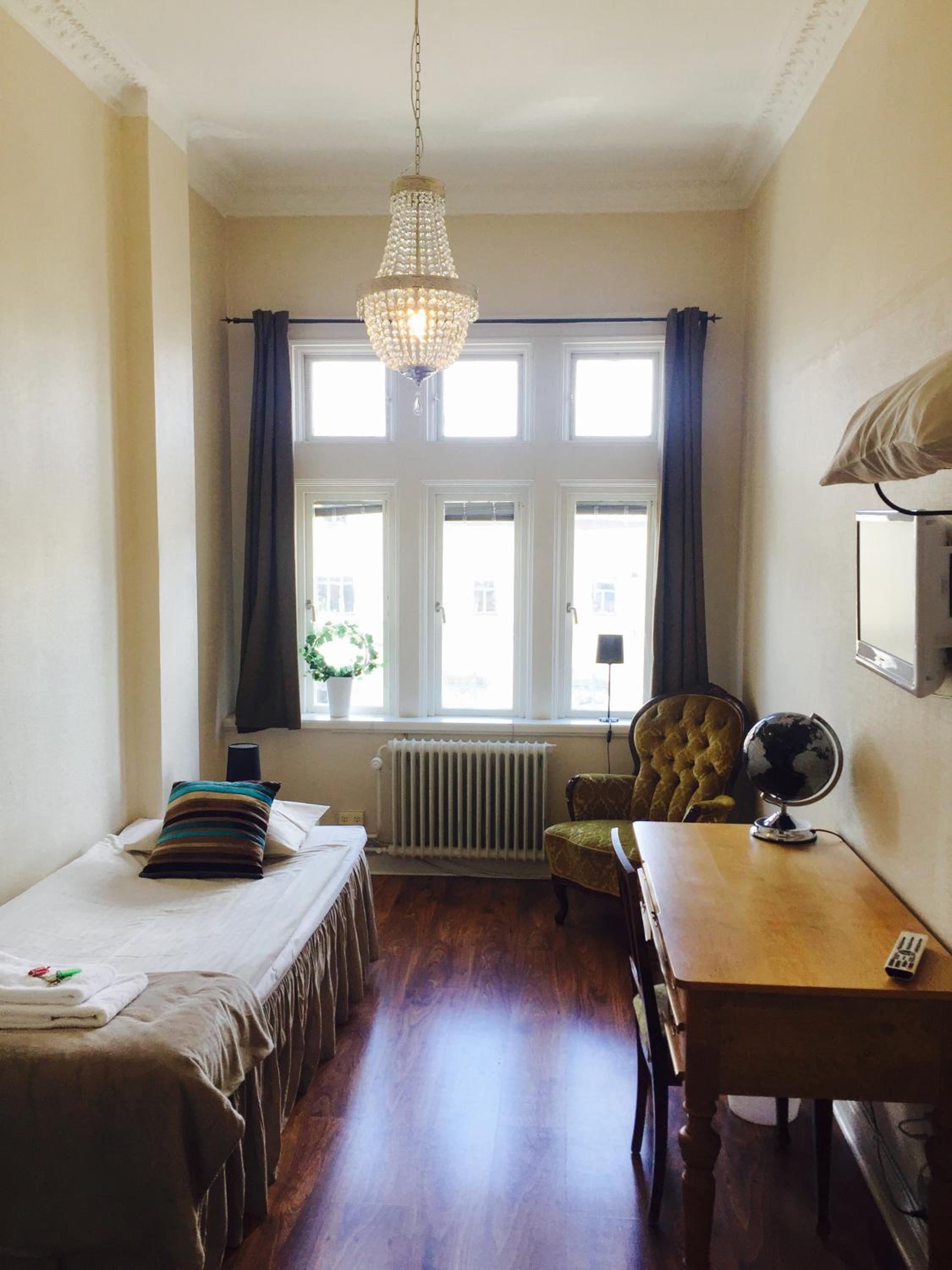Economy Single Room with Shared Bathroom photo 3