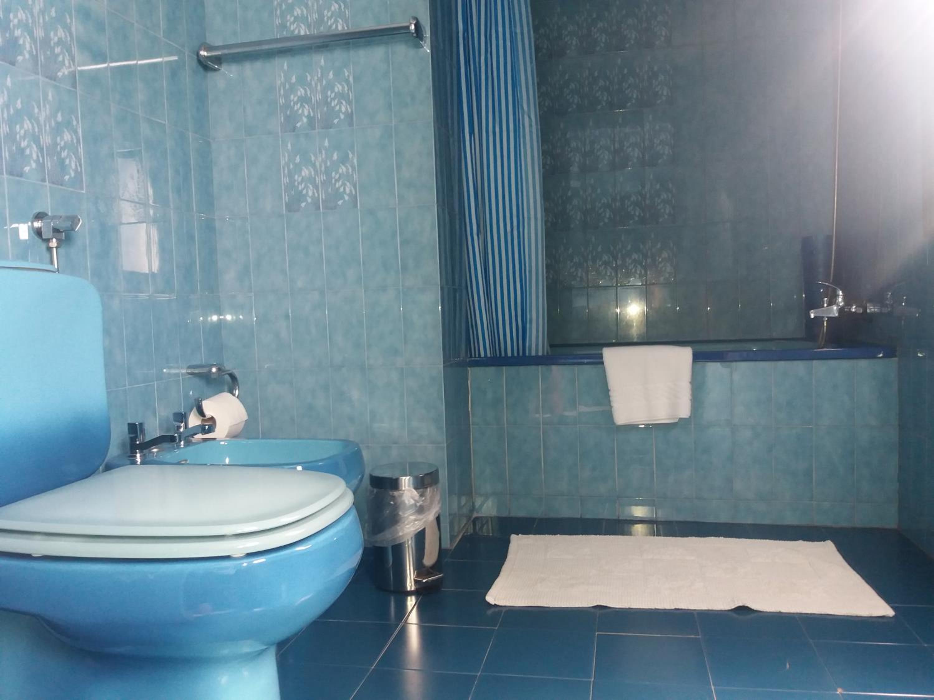 Family Room with Private Bathroom photo 3