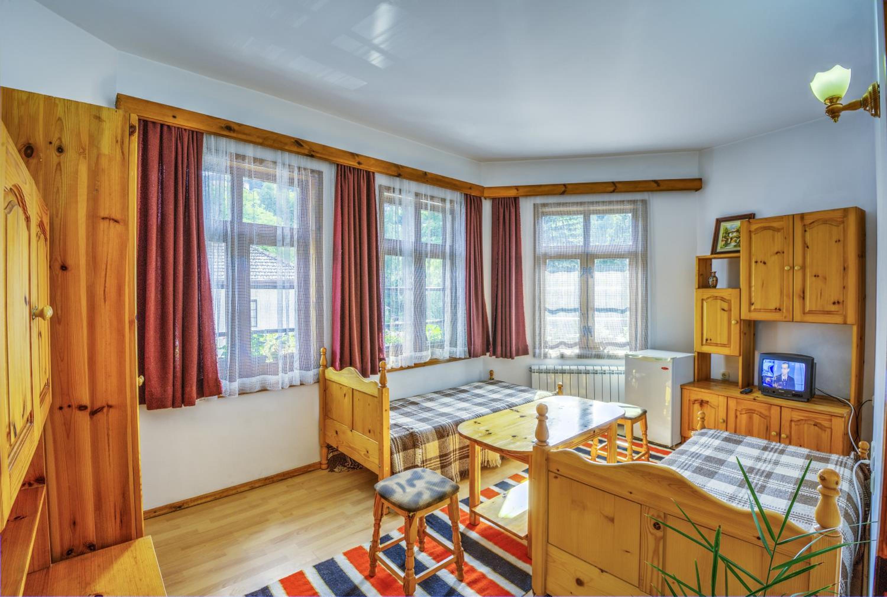 Apartment with Mountain View