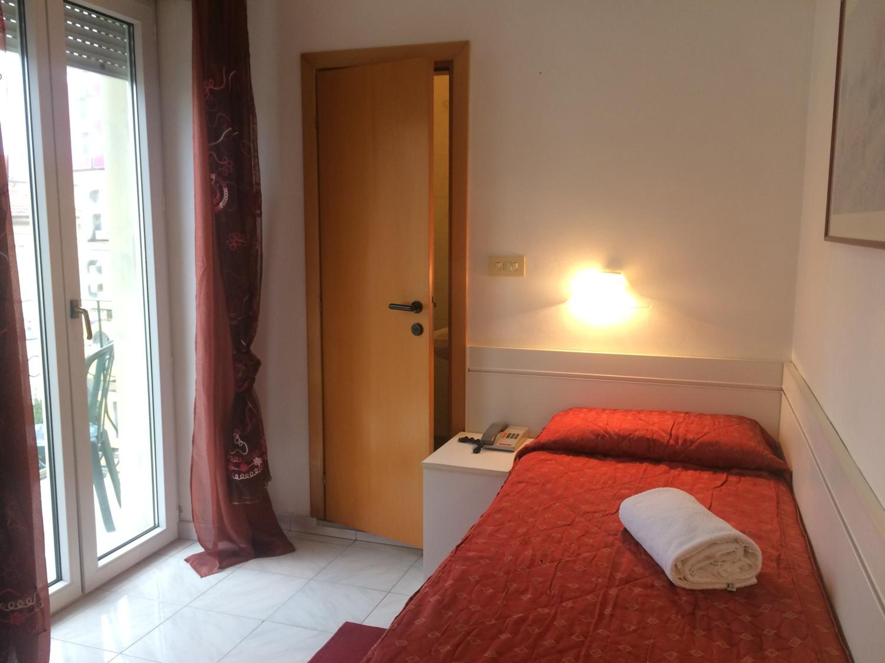 Single Room with Balcony and Partial Sea View photo 1