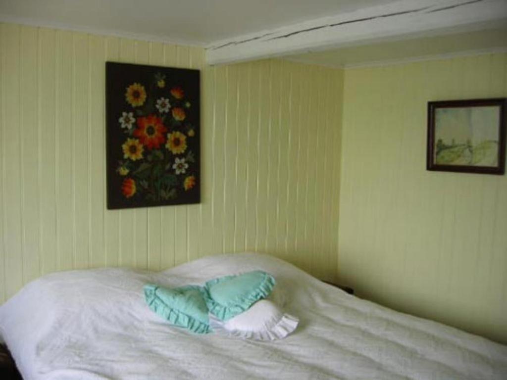 Twin Room with Shared Bathroom photo 1