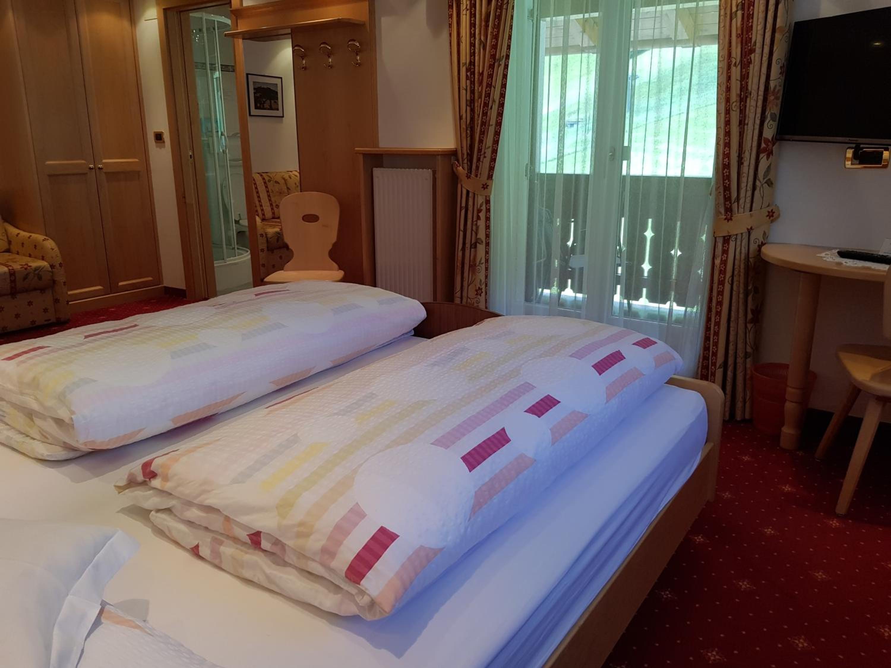 Triple Room with Balcony - Photo 4