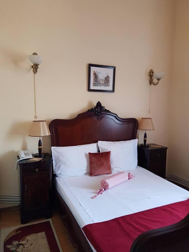 Double or Twin Room - Photo 4