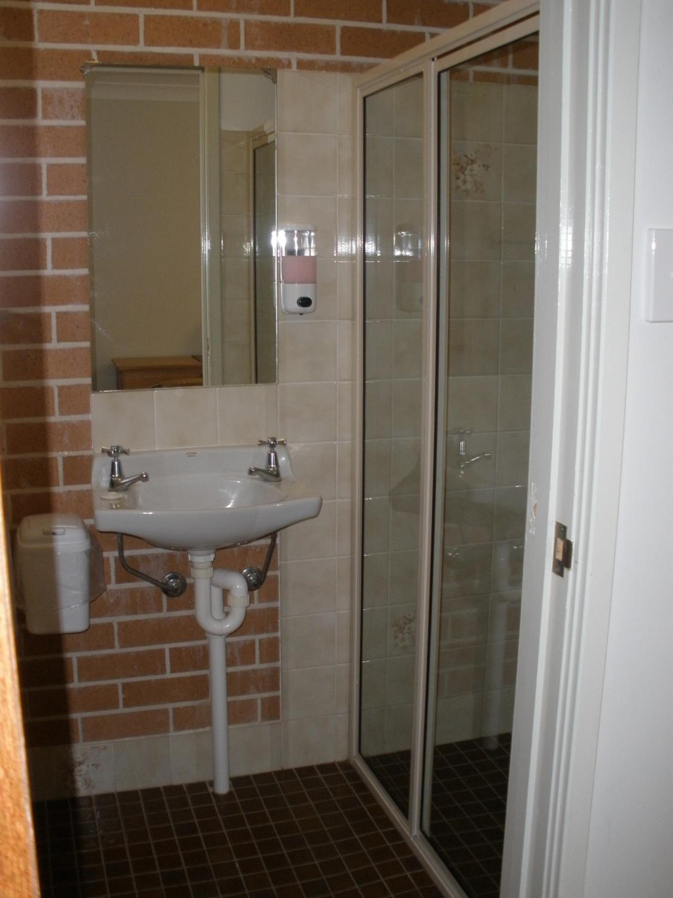 Twin Room - Photo 2