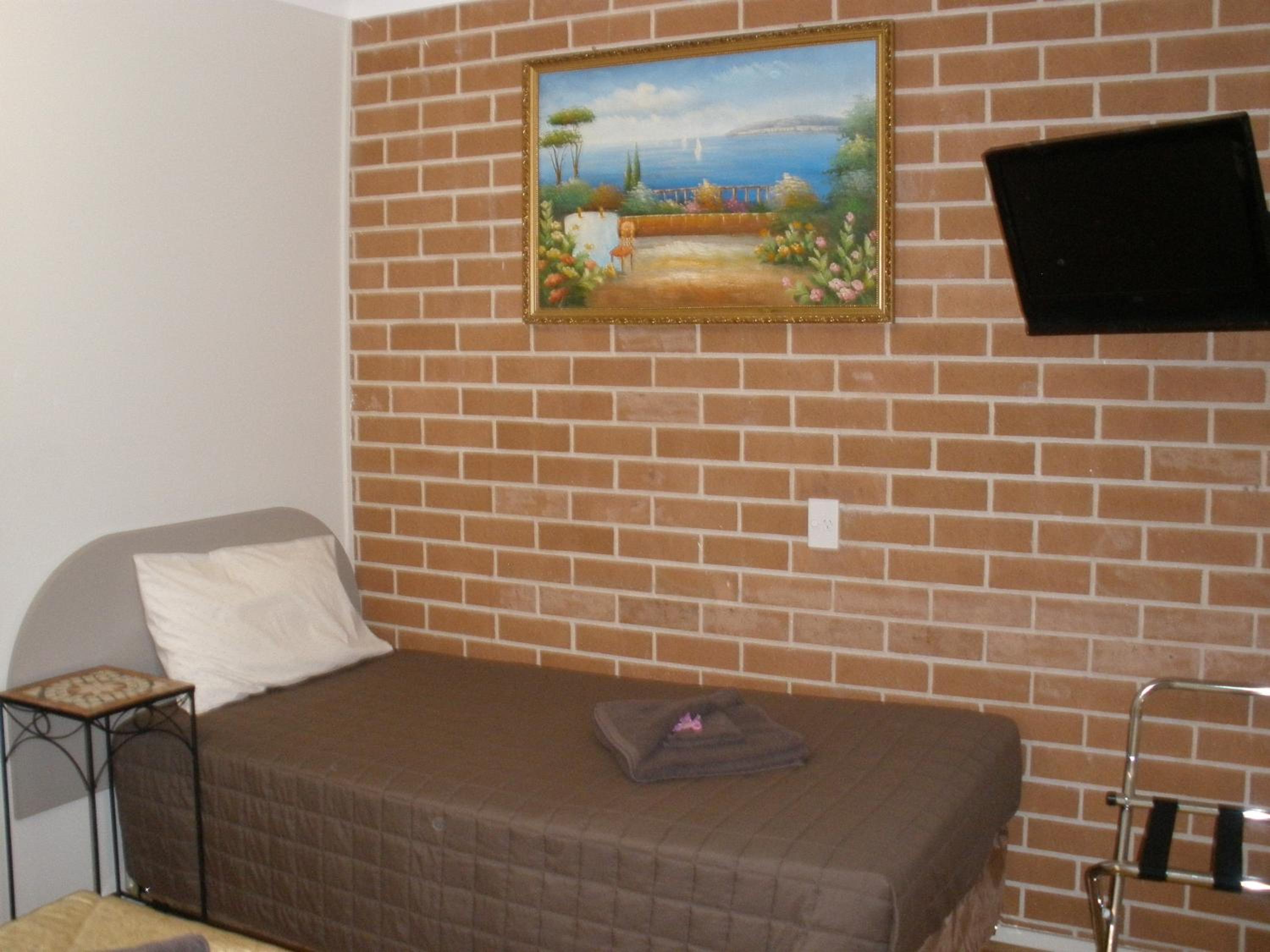 Twin Room - Photo 3