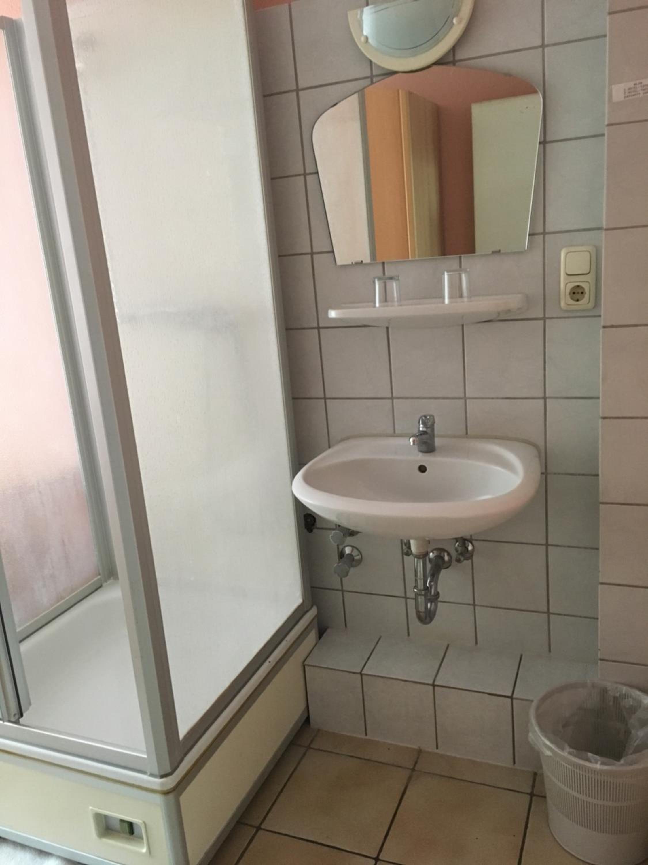 Double or Twin Room - Photo 2