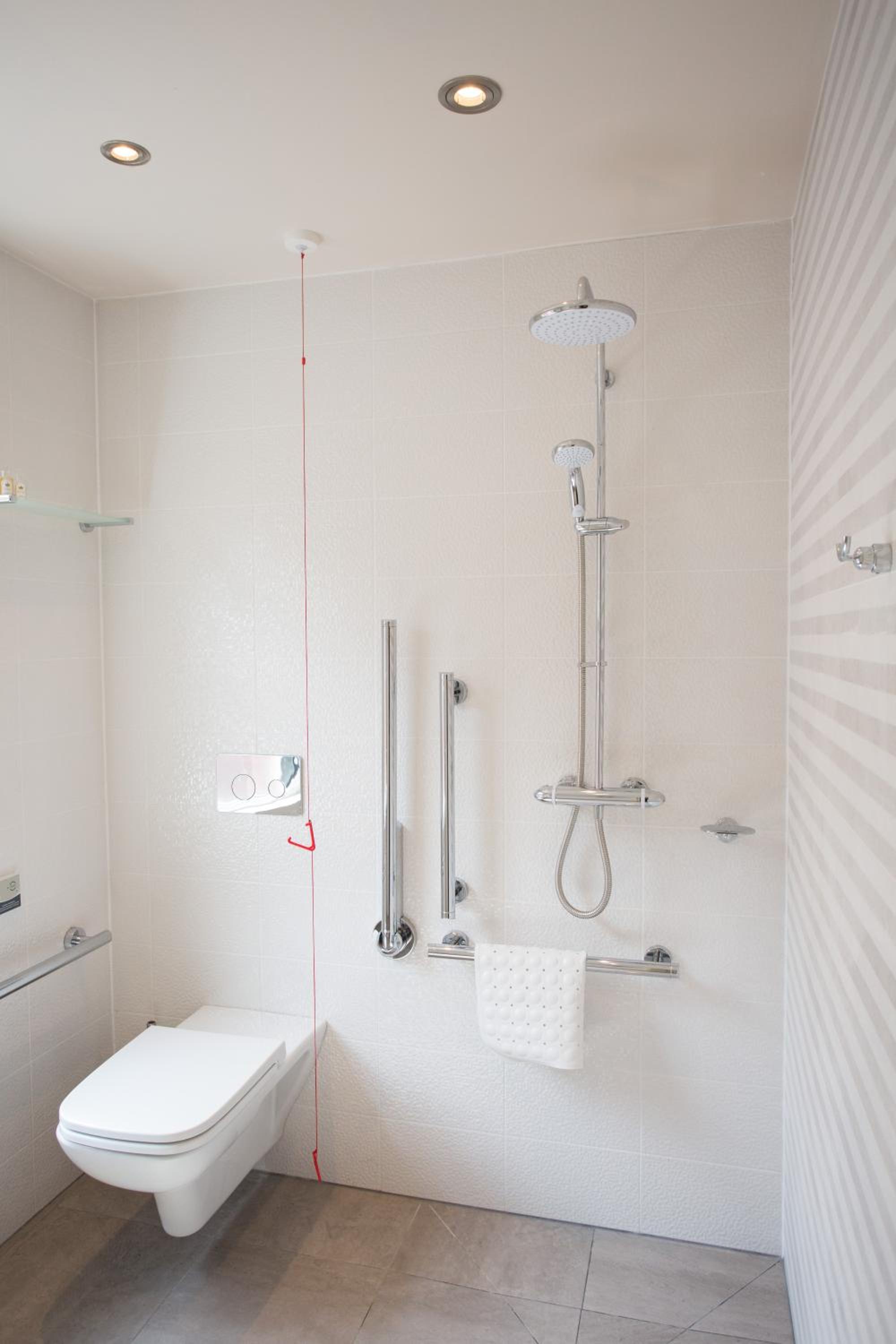 Double or Twin Room - Disability Access photo 3
