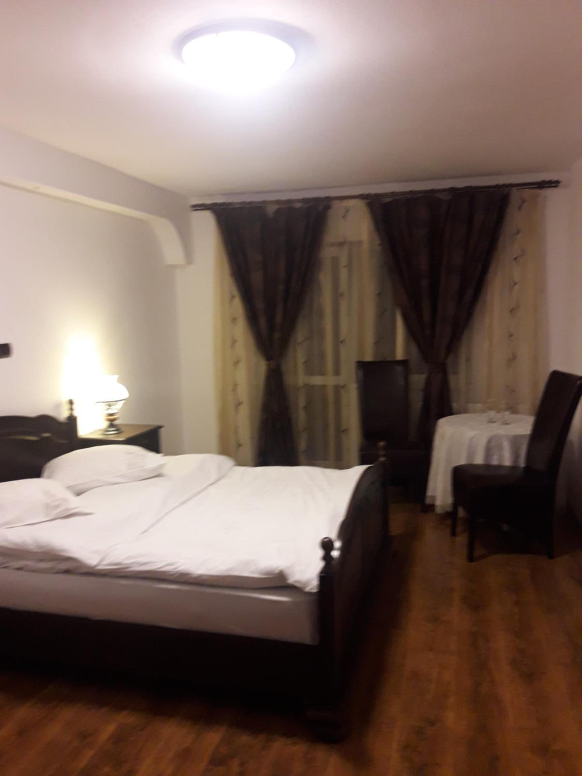 Double Room with Balcony - Photo 3