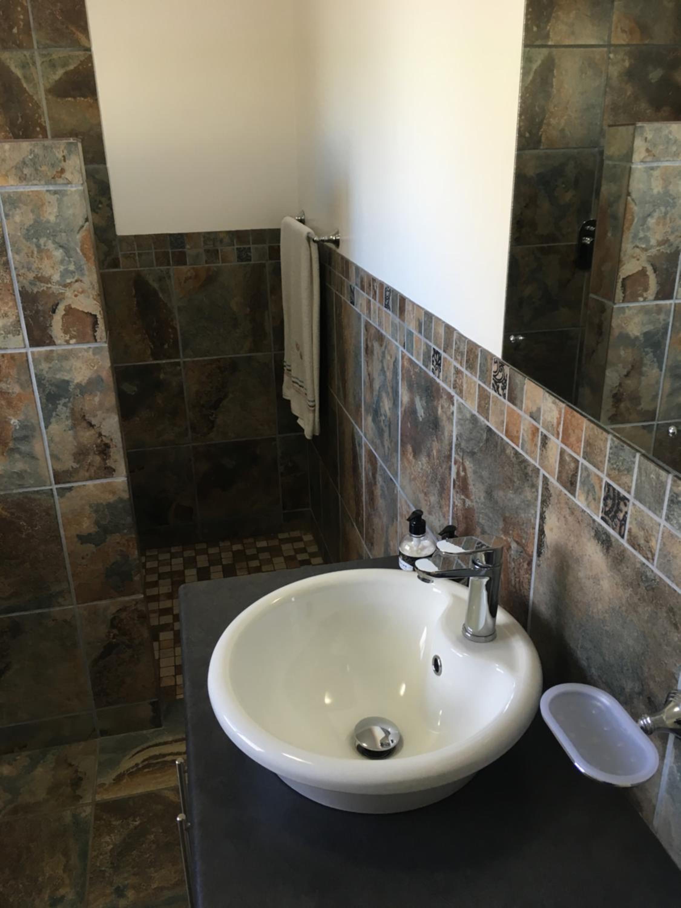 Two-Bedroom House - Photo 12