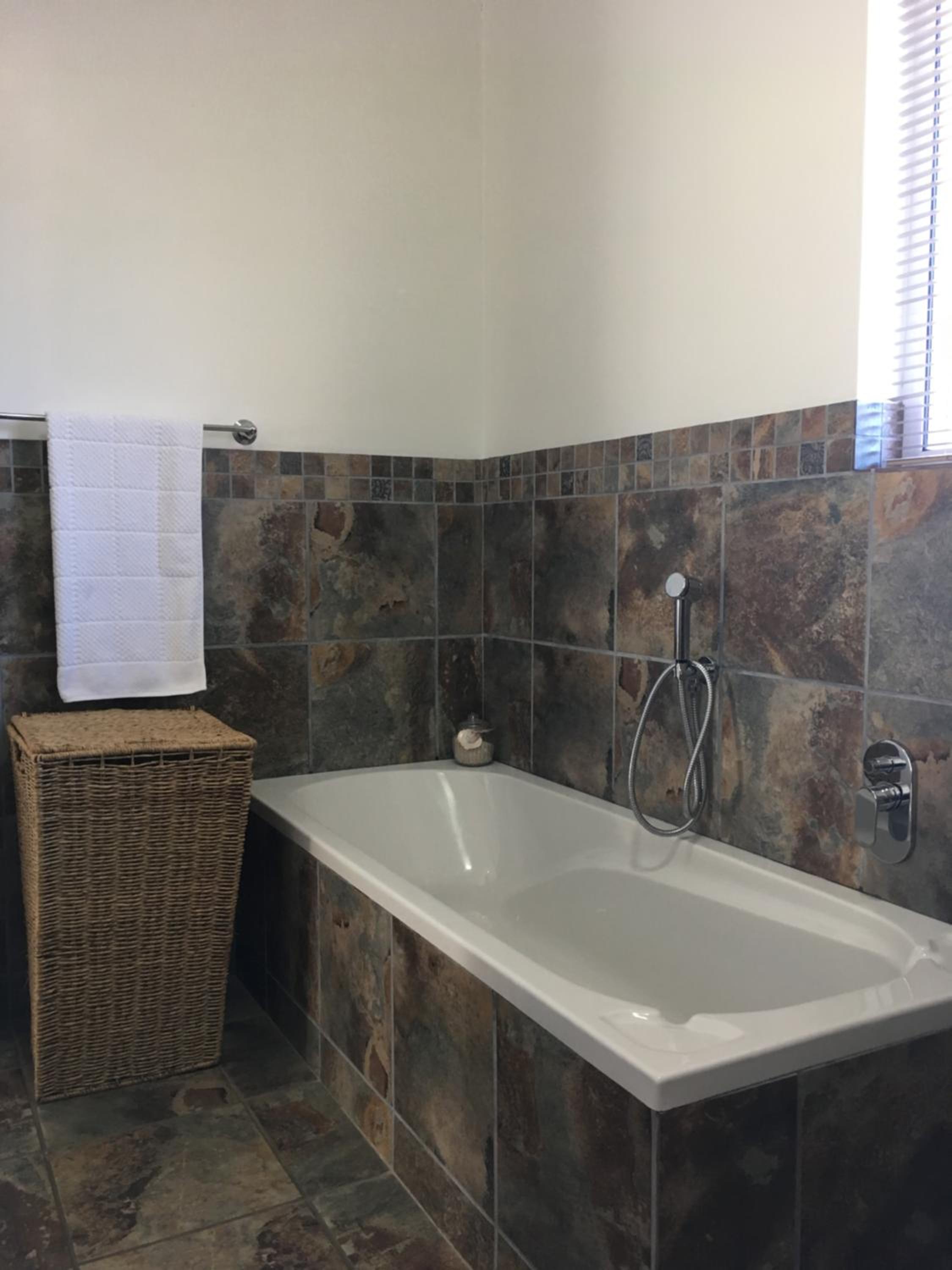 Two-Bedroom House - Photo 22