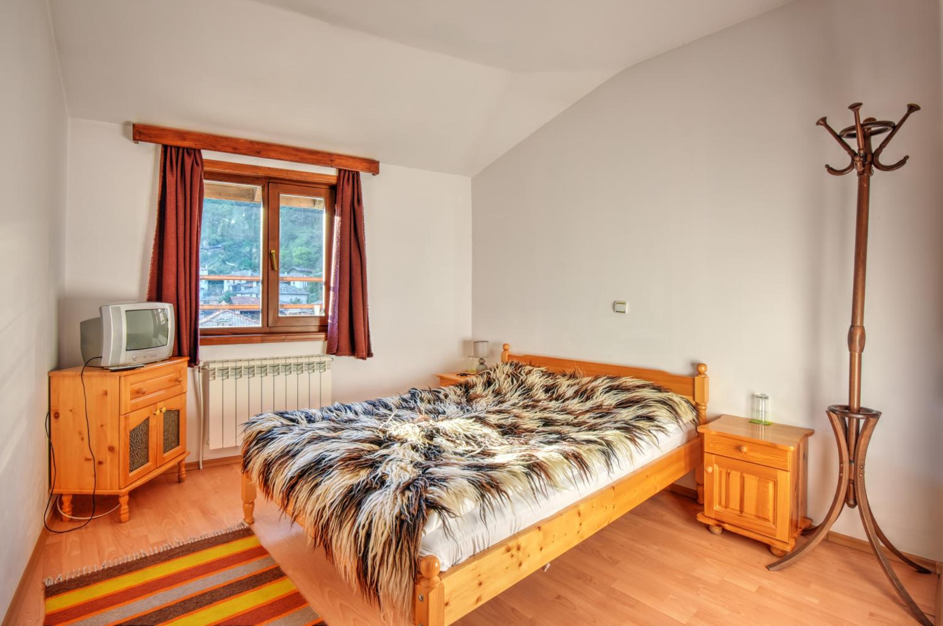 Apartment with Mountain View