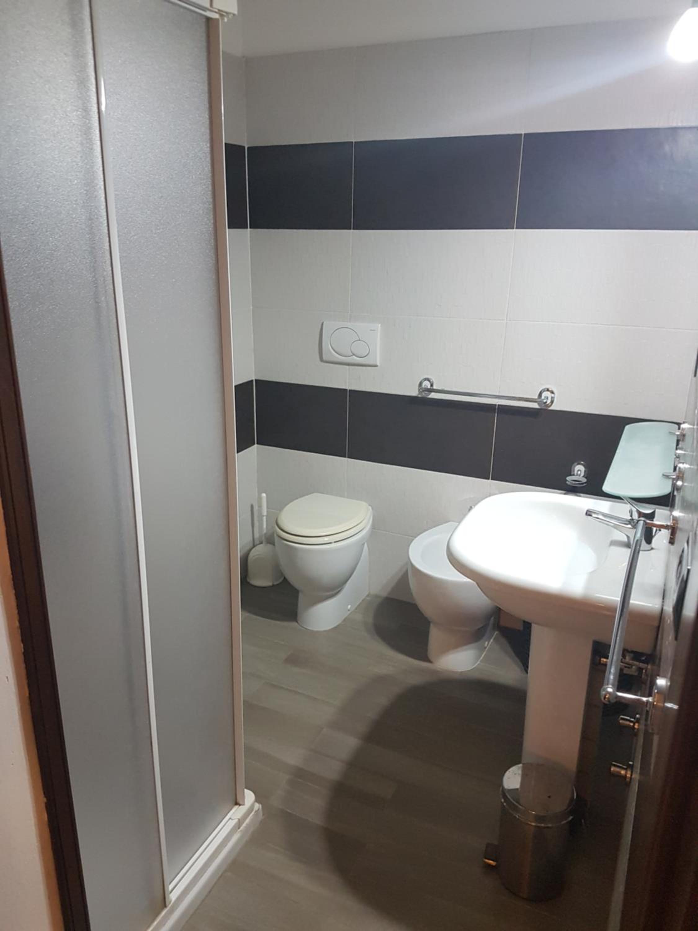 Family Room With Bathroom photo 2