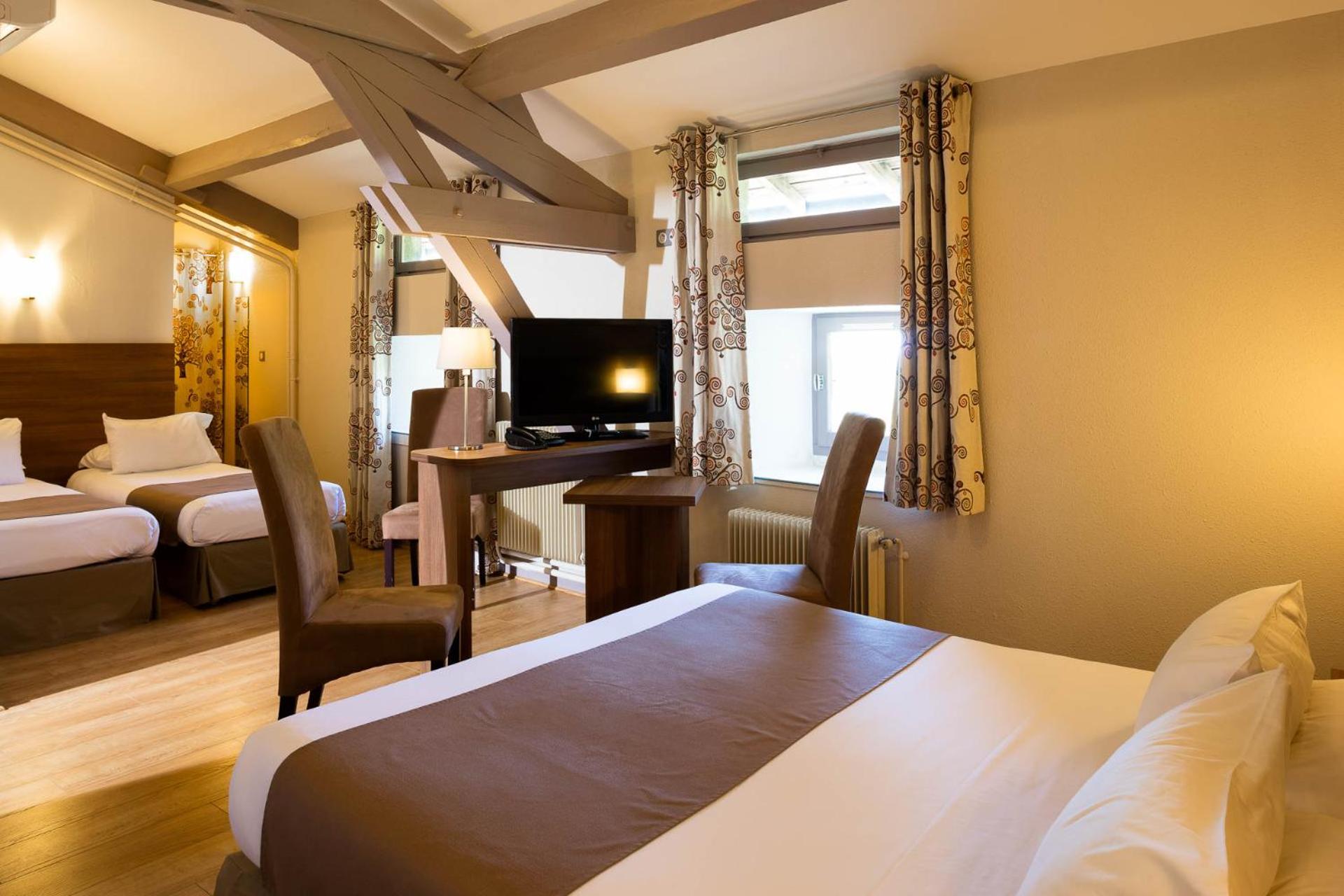 Superior Room (4 Persons) - Photo 1