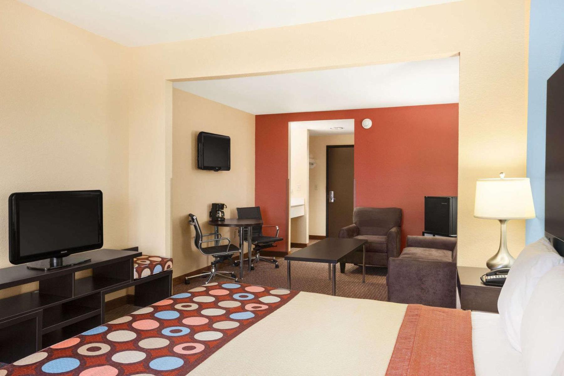 King Room - Disability Access - Non-Smoking - Photo 3