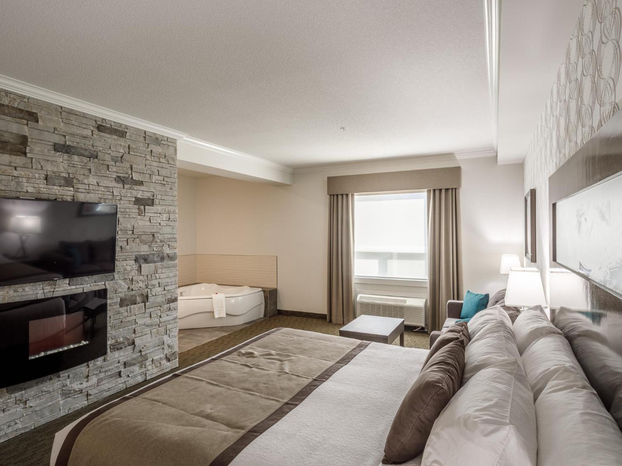 King Suite - Non-Smoking photo 1
