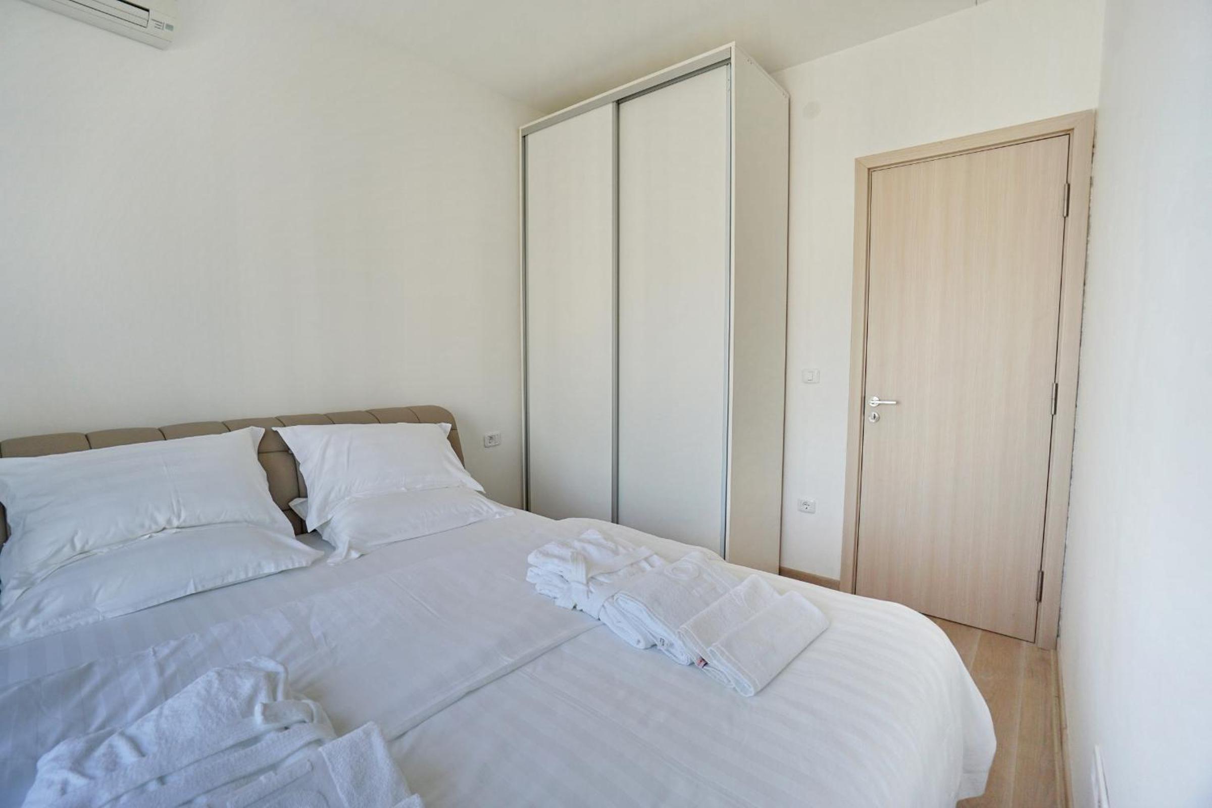 Apartment with Shower photo 3