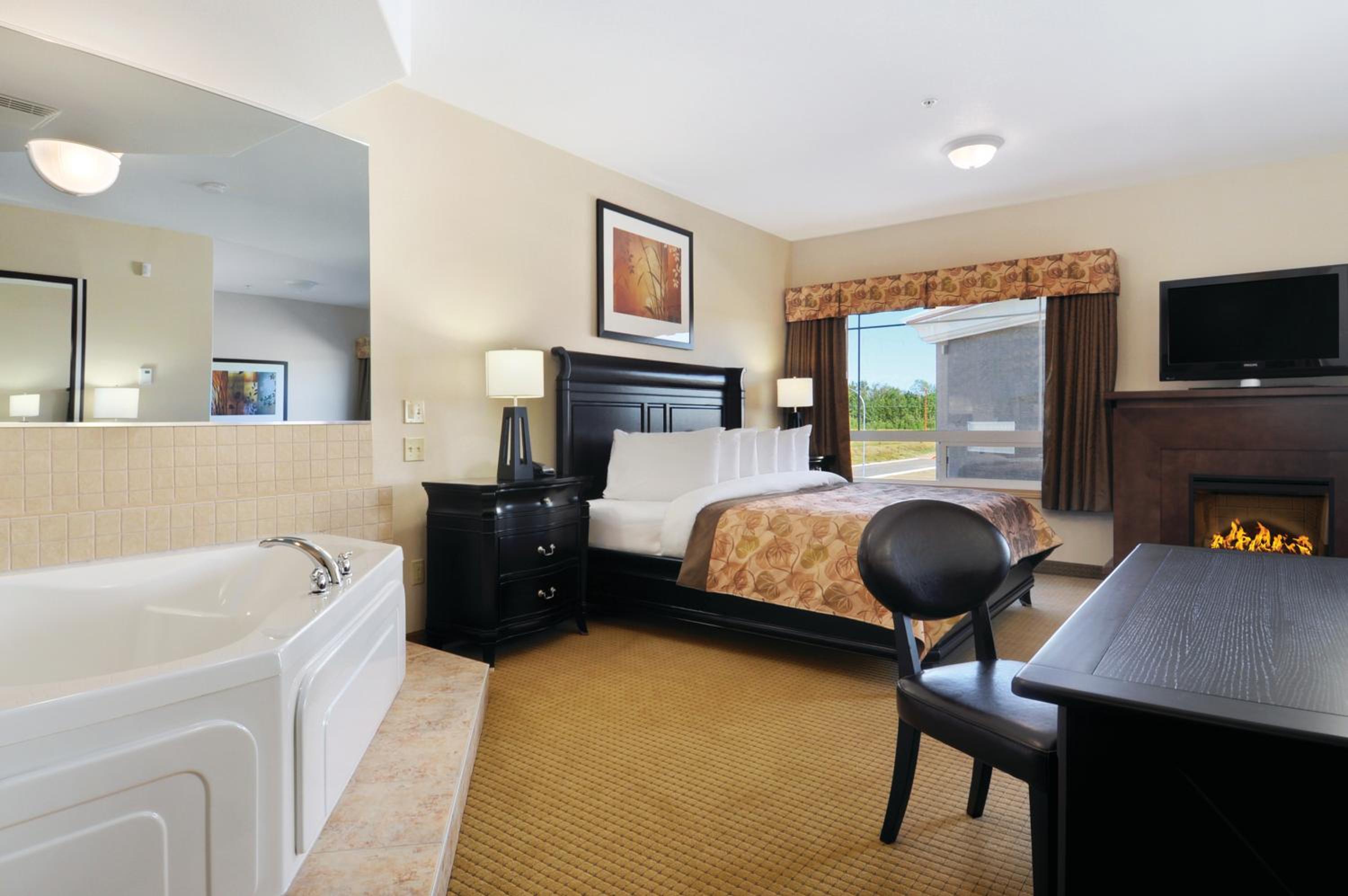 Superior King Suite with Spa Bath - Non-Smoking - Photo 3