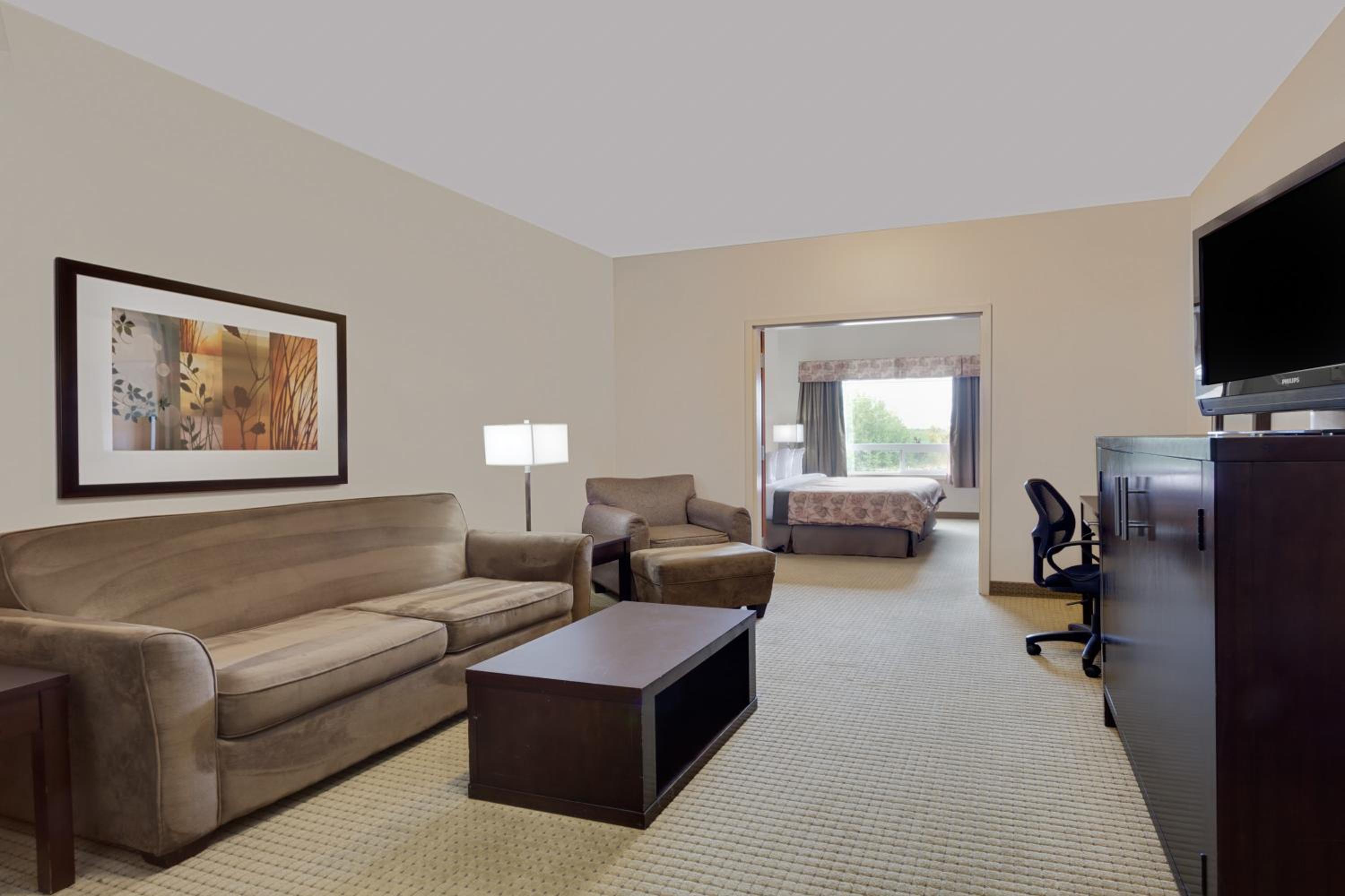 King Suite - Non-Smoking - Photo 1
