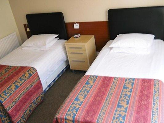 Twin Room - Photo 7