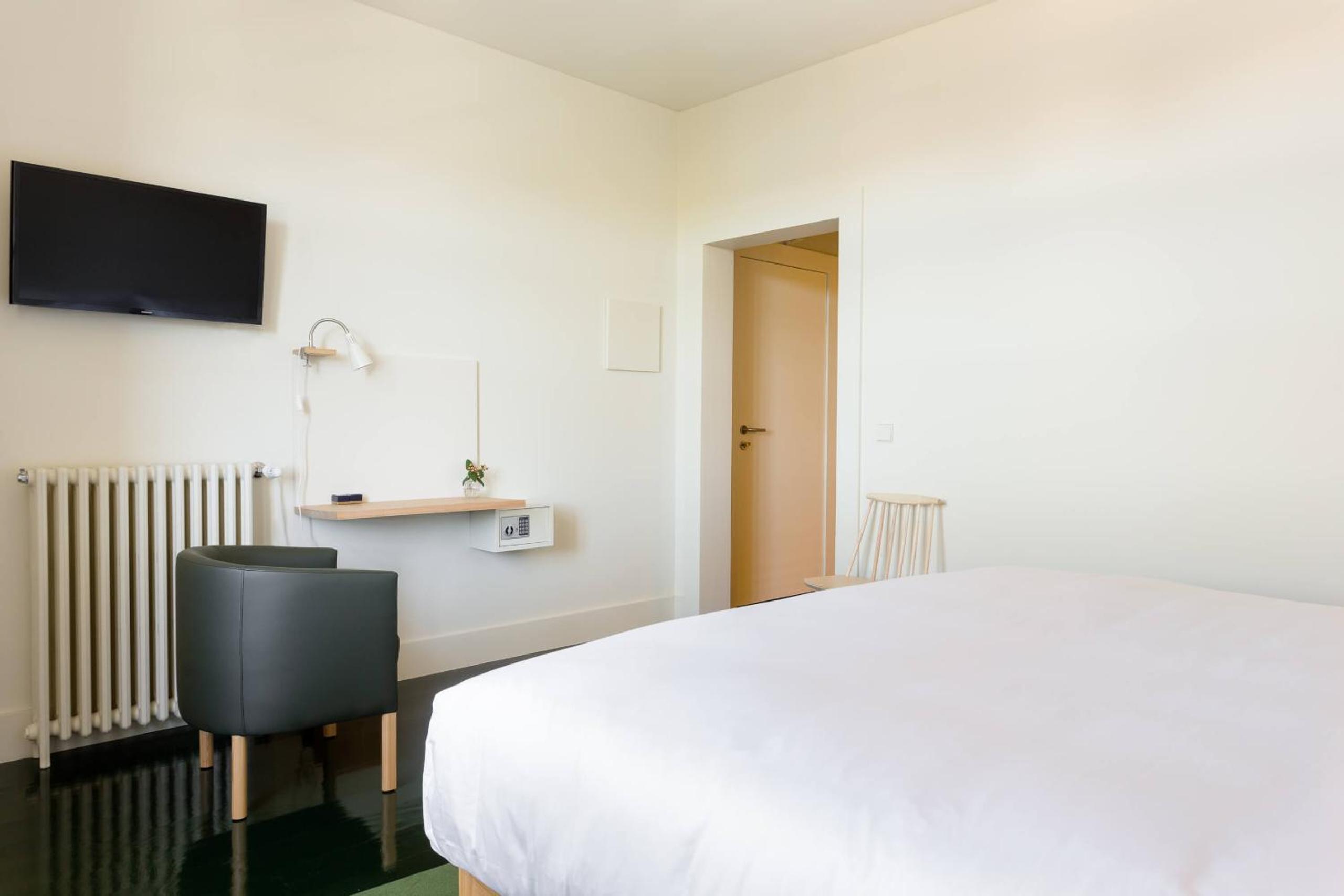 Deluxe Room with River View - Photo 2