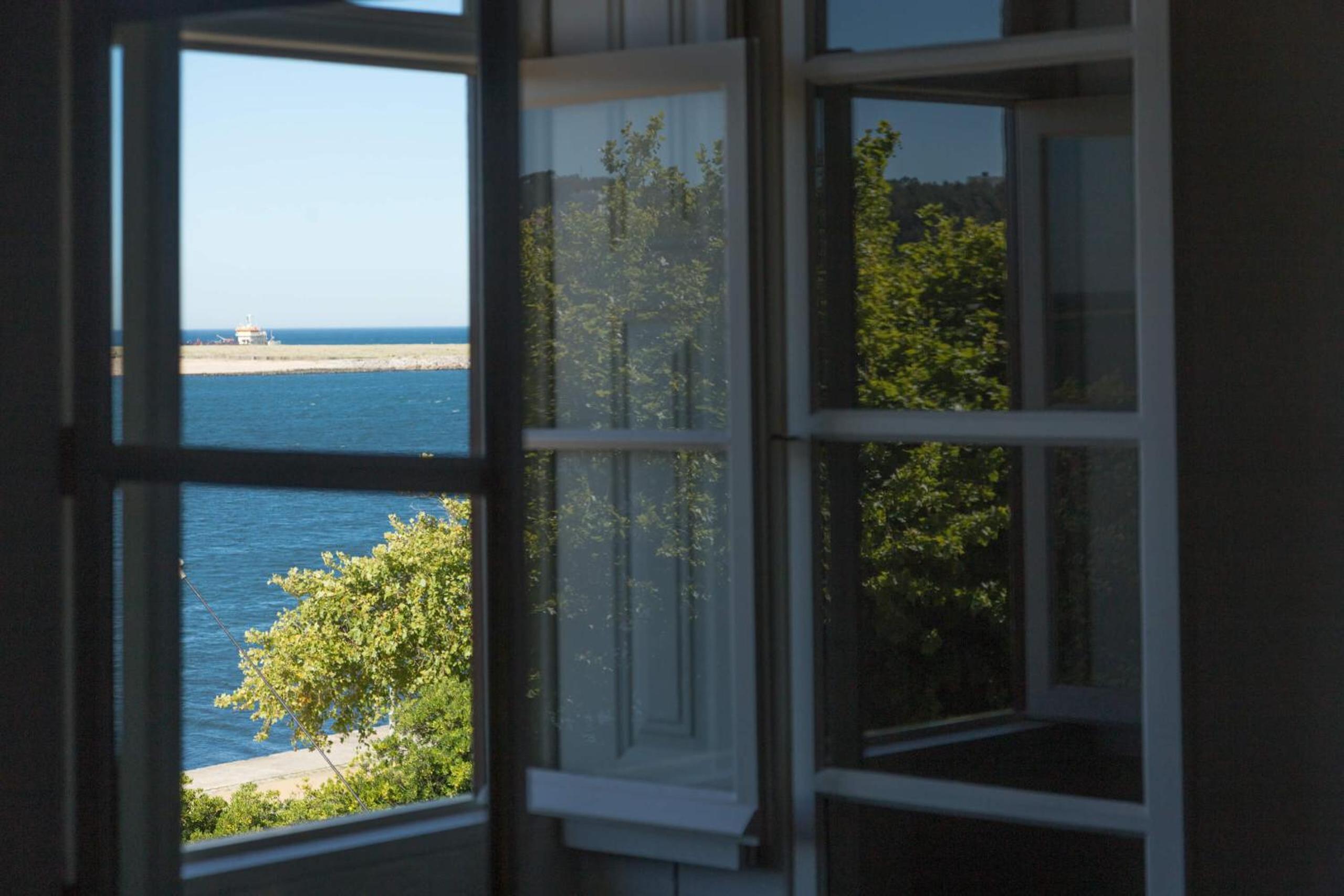 Deluxe Double Room with Sea View - Photo 7