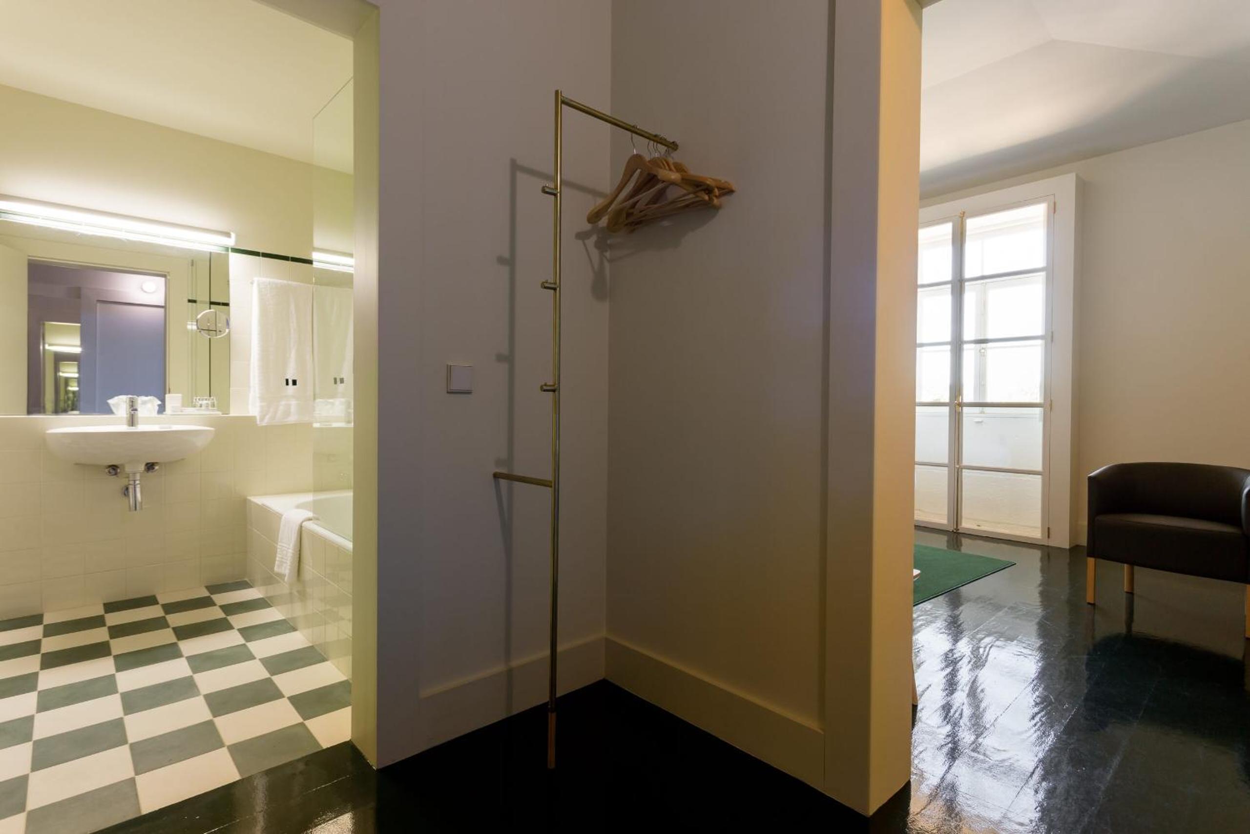 Deluxe Double Room with River & Sea View - Photo 5