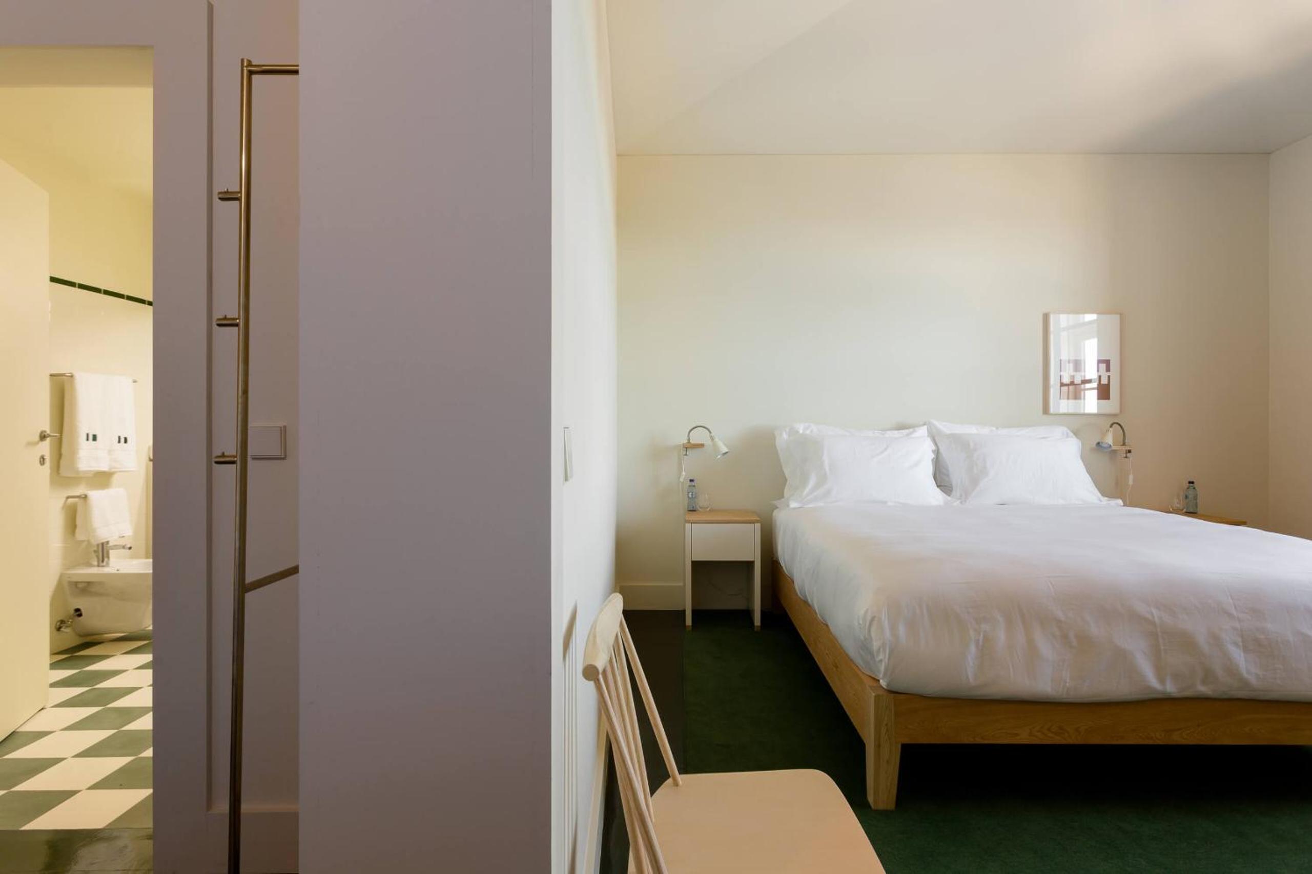 Deluxe Double Room with River & Sea View - Photo 3