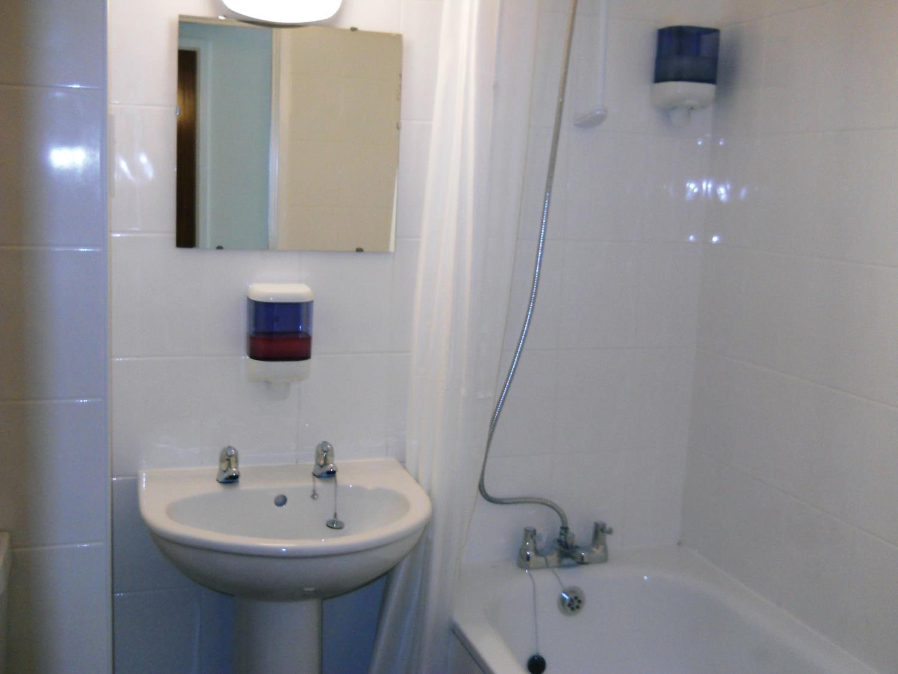 Double Room - Photo 7