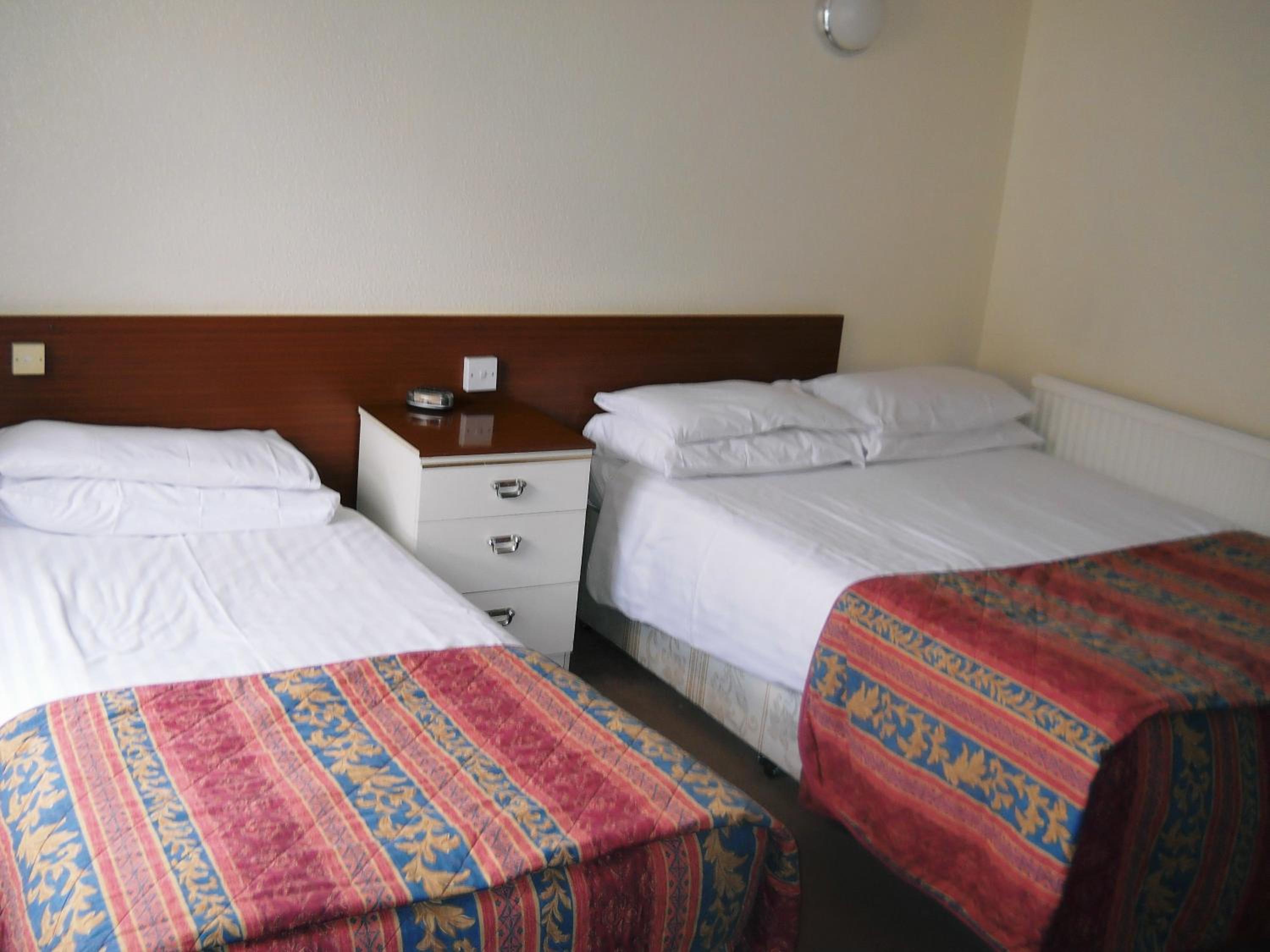Twin Room - Photo 1