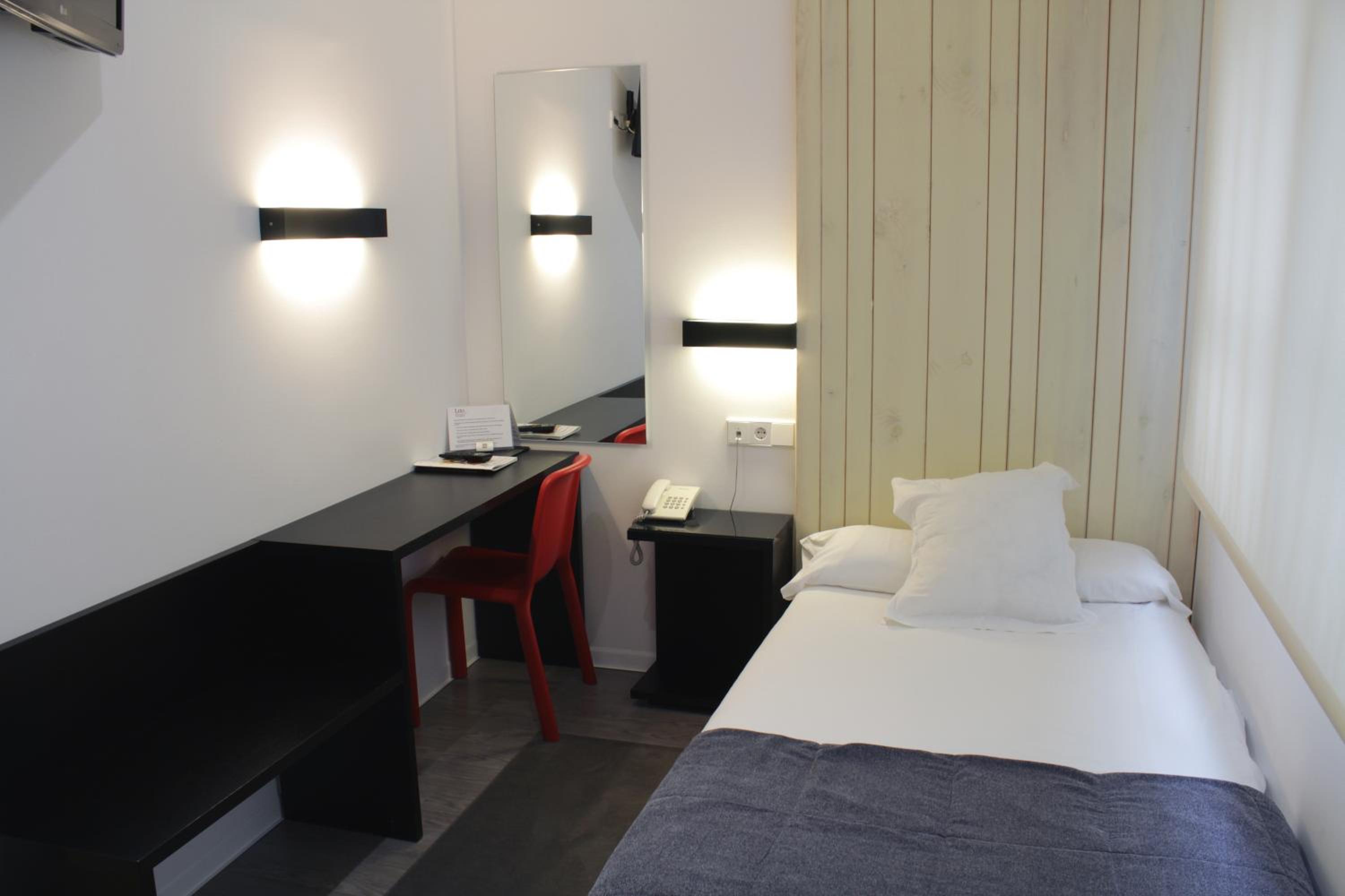 Single Room photo 3