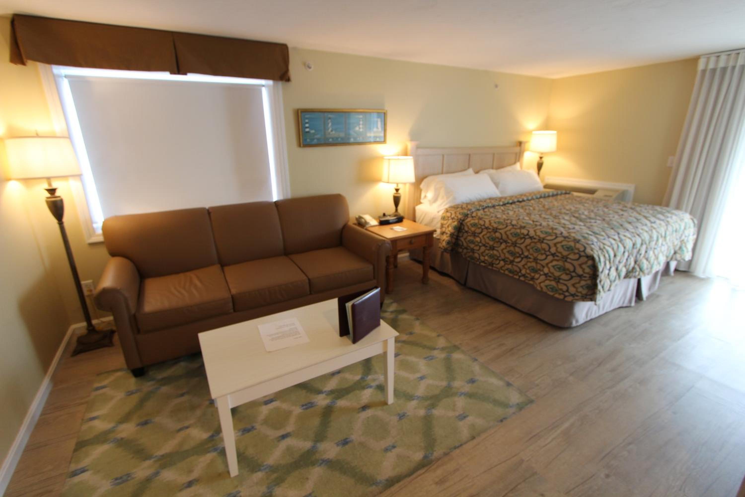 Queen Studio with Sofa Bed photo 2