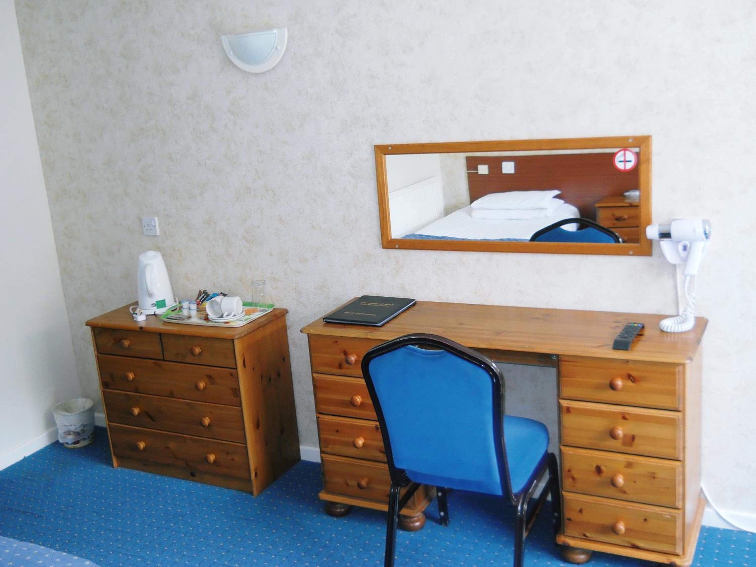 Twin Room - Photo 9