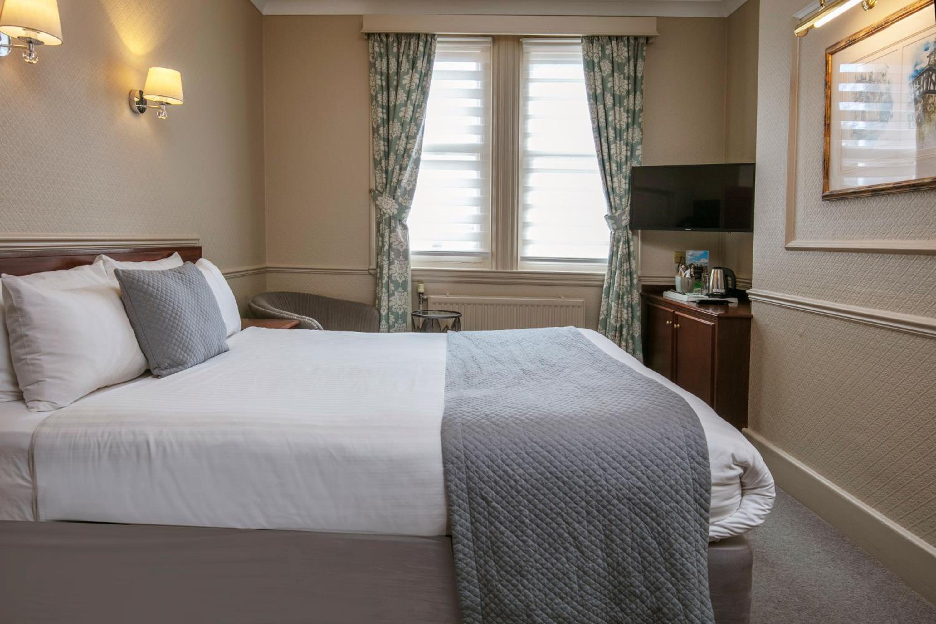 Small Classic Double Room - Non-Smoking