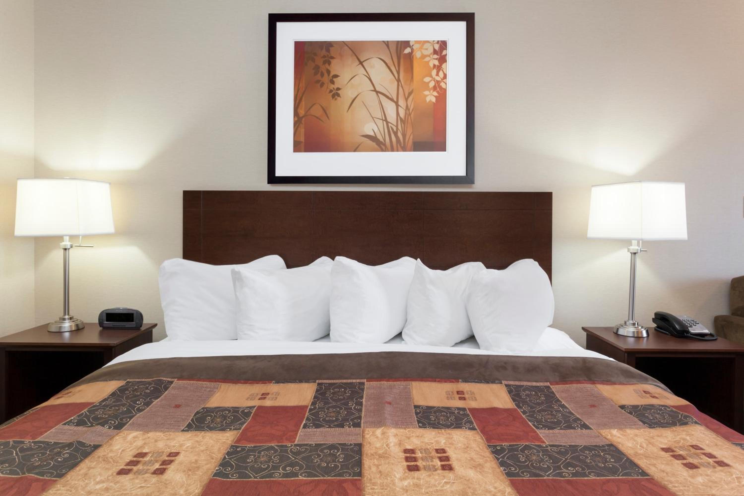 King Room - Non-Smoking - Photo 2
