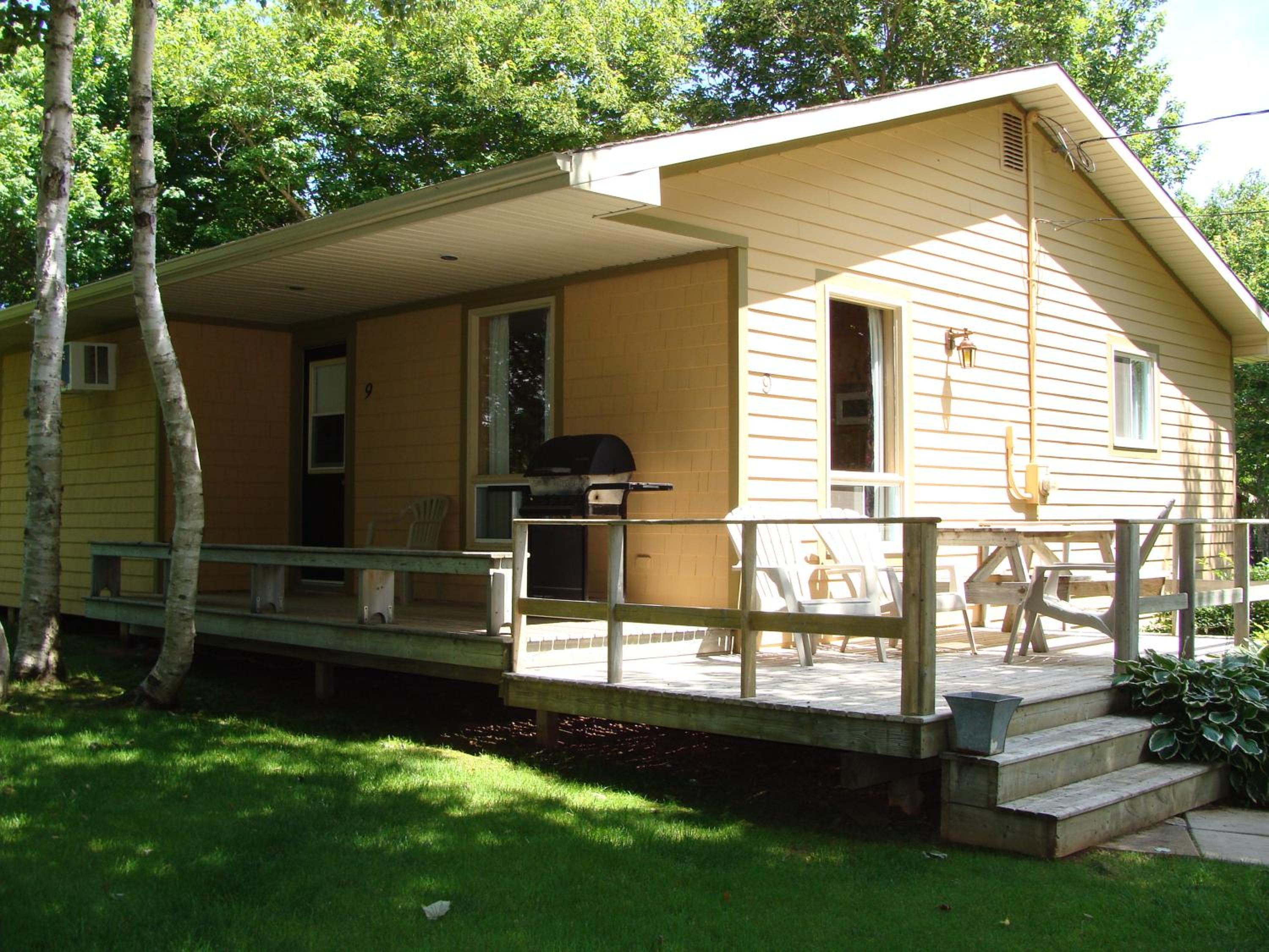 Deluxe Three-Bedroom Cottage photo 2