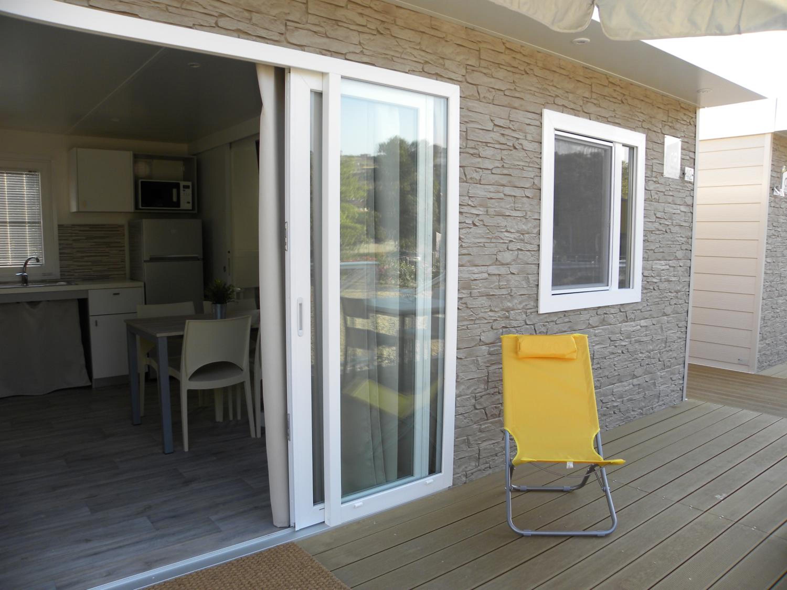 Mobile Home - Photo 3
